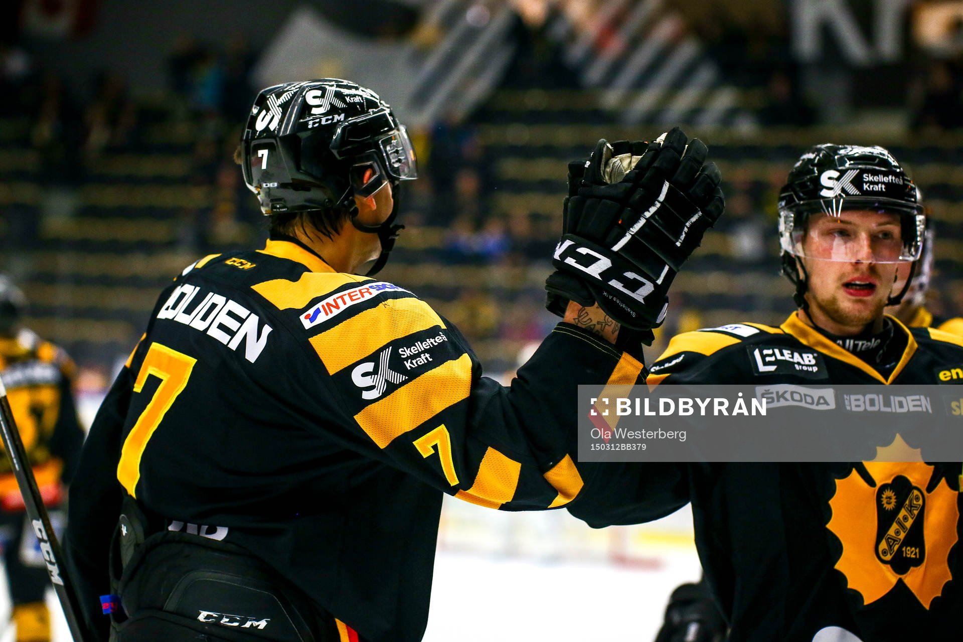 Skellefteås Kirill Kabanov och Martin Lundberg   jublar