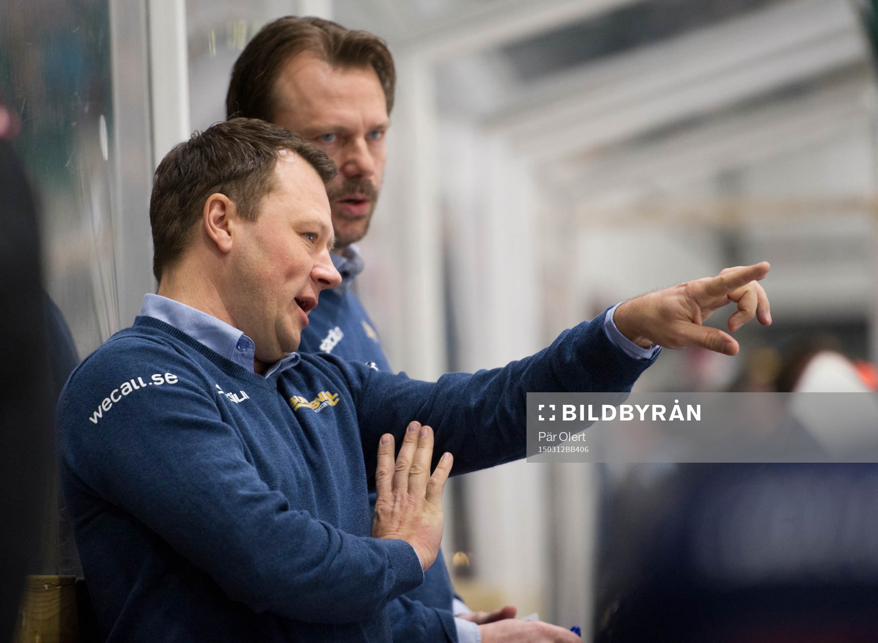 Sundsvalls tränare Göran Tärnlund i samspråk med
