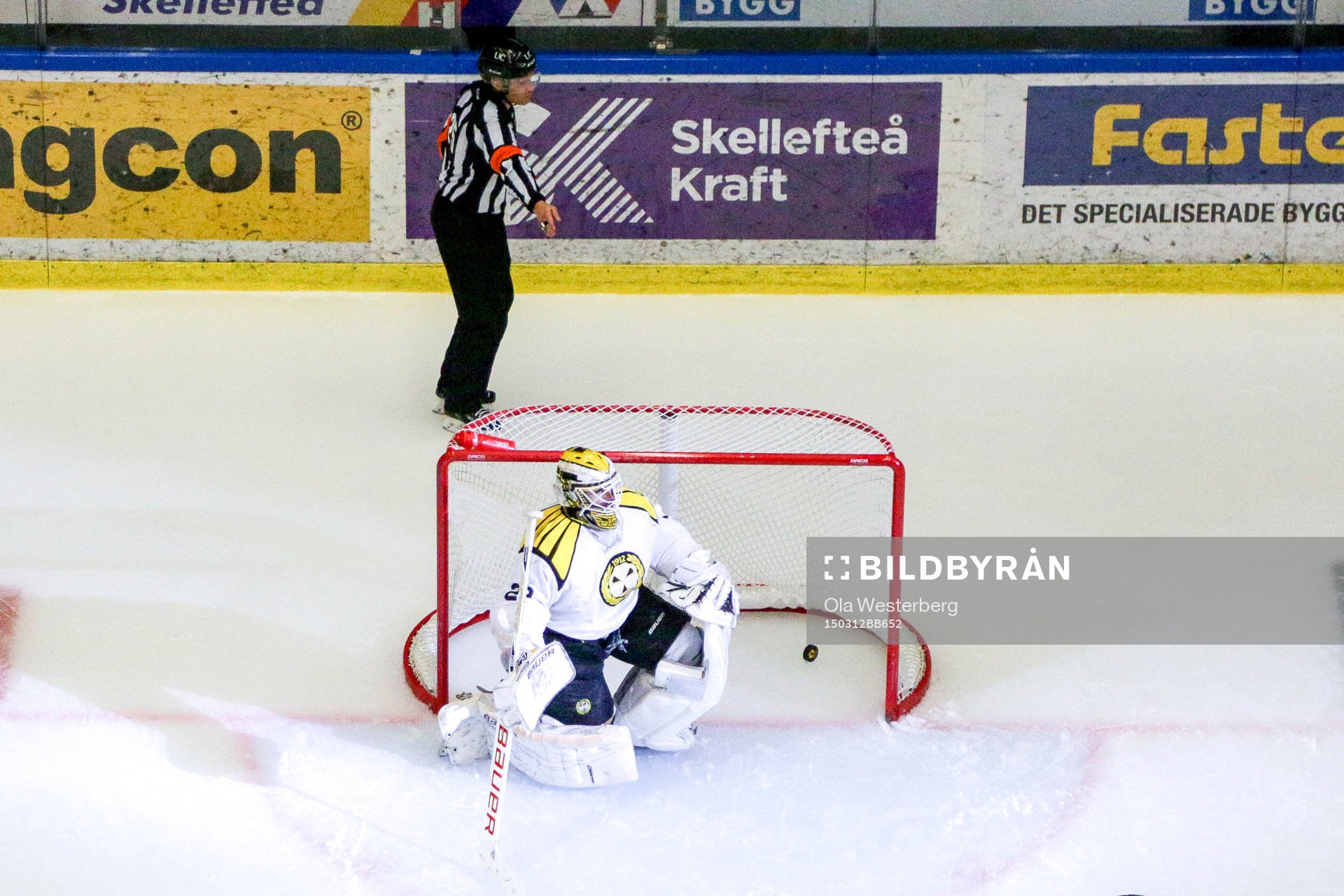 Brynäs målvakt Bernhard Starkbaum släpper in ett mål