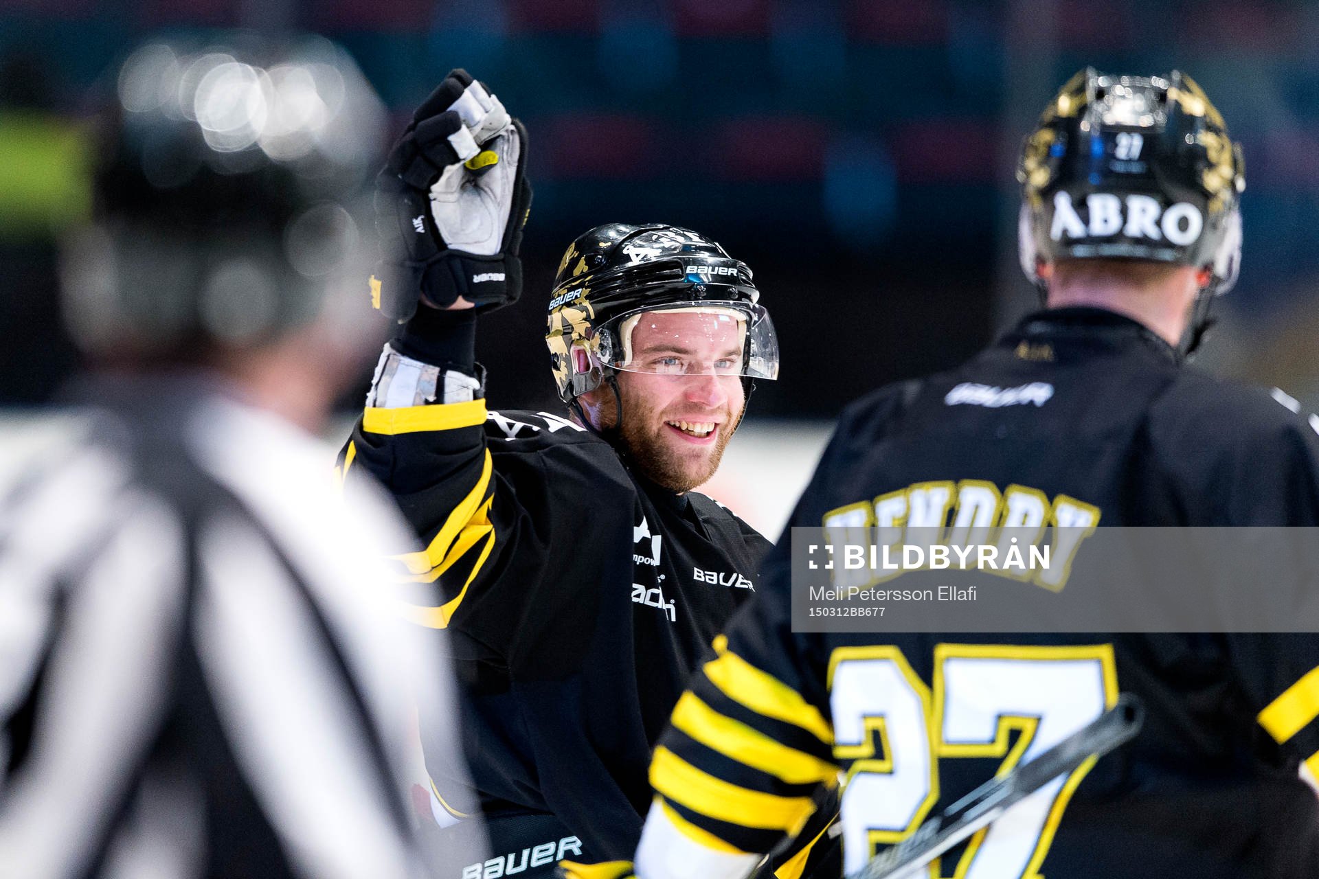 s Christian Sandberg och Jordan Hendry jublar