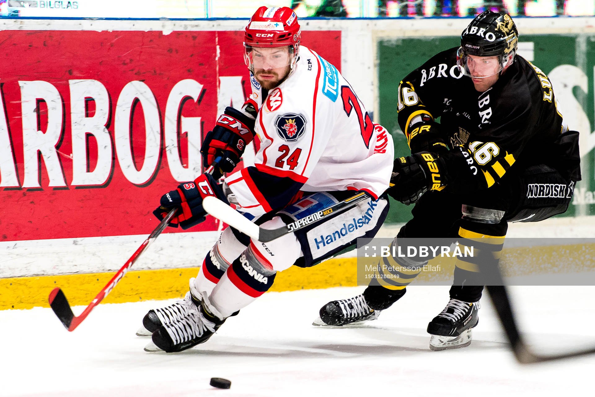 s Emil Lundberg i en närkamp
