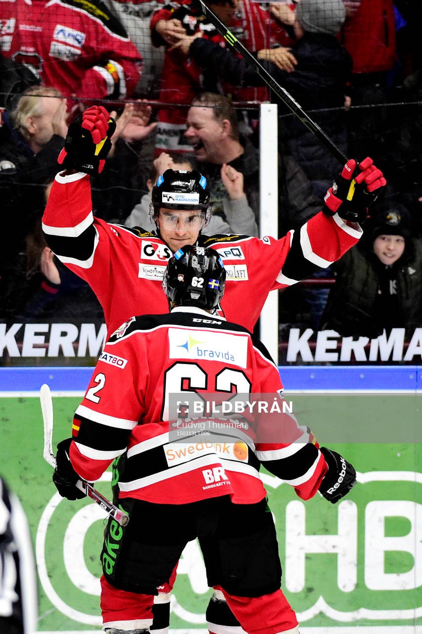 Malmö Redhawks Nils Andersson och Jens Jakobs jublar