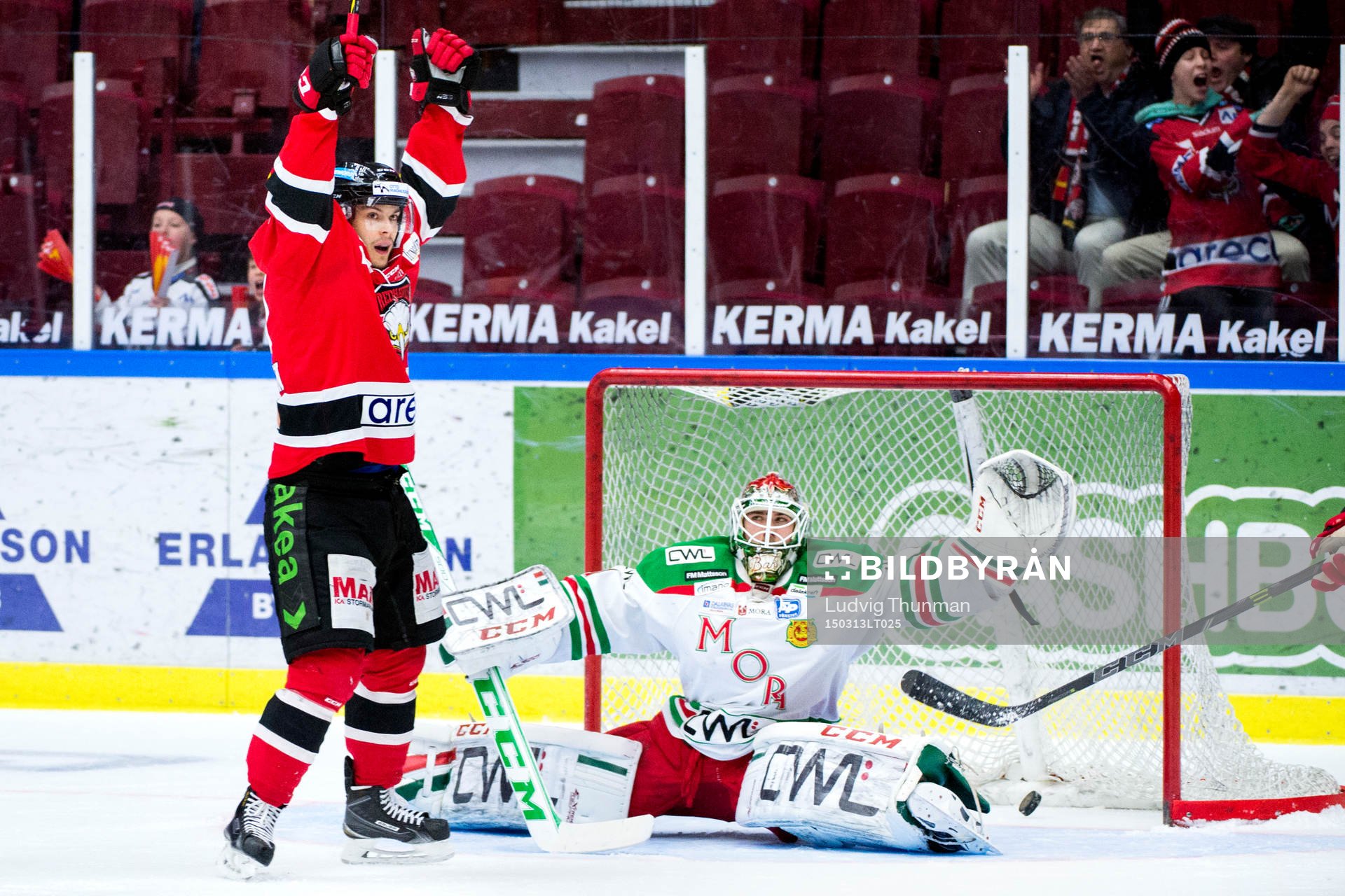 Malmö Redhawks Björn Svensson jublar framför Moras
