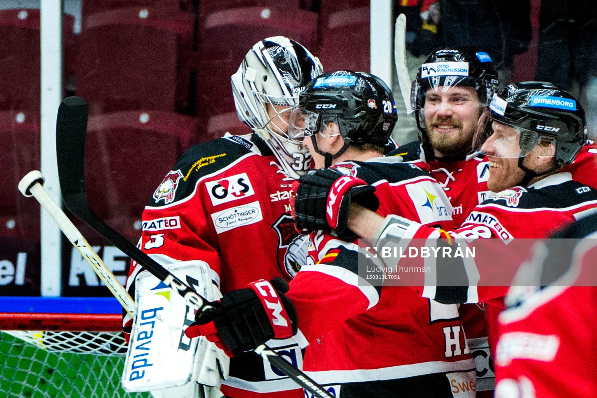 Malmö Redhawks Henrik Hetta kramar om målvakt Niko Hovinen