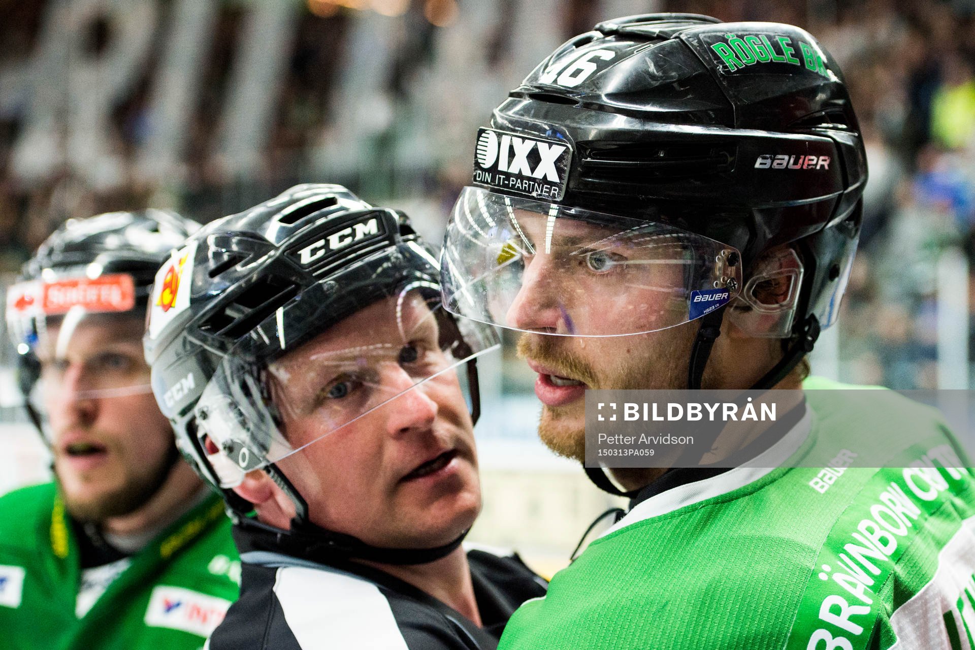 Rögles Christopher Liljewall och domare Roland Gille