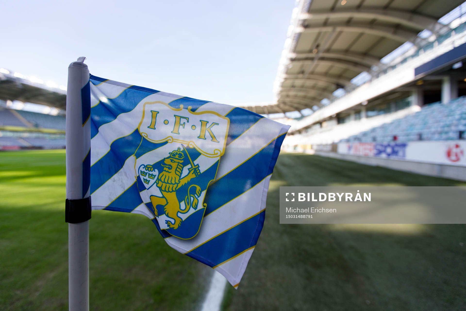 Hörnflagga inne på Gamla Ullevi innan fotbollsmatchen i Svenska Cupen mellan IFK Göteborg och Helsingborg den 14 mars 2015 i Göteborg.