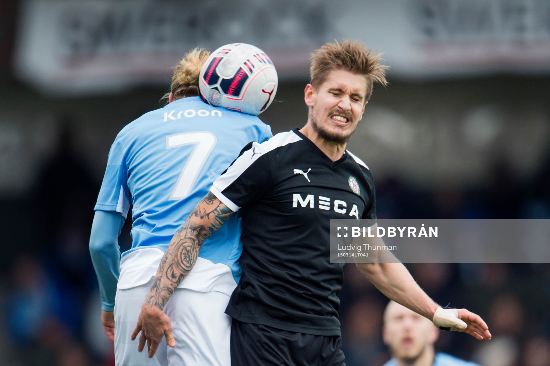 Örebros Karl Holmberg i nickduell med Malmö FFs Simon