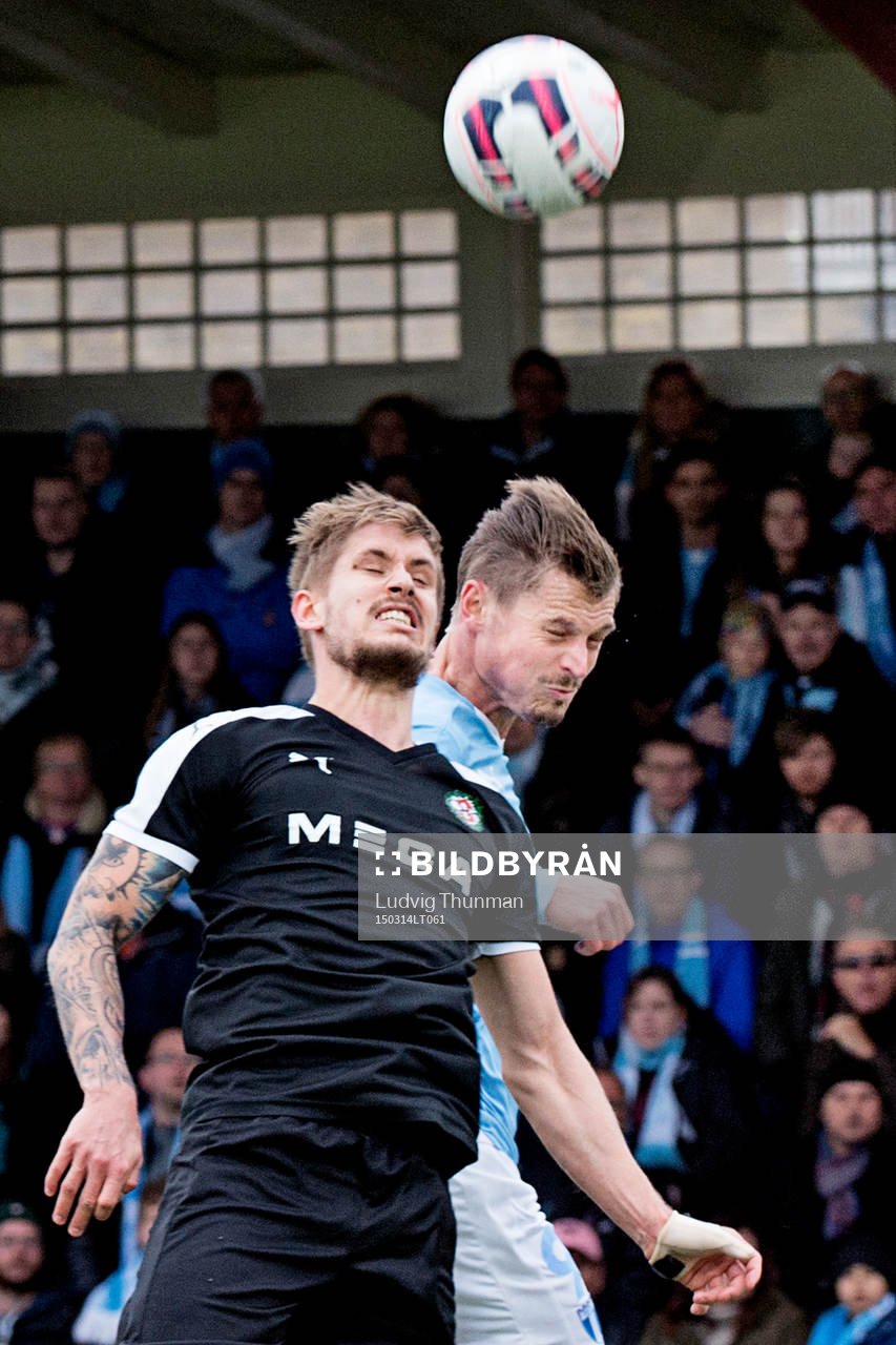 Örebros Karl Holmberg i nickduell med Malmö FFs Markus