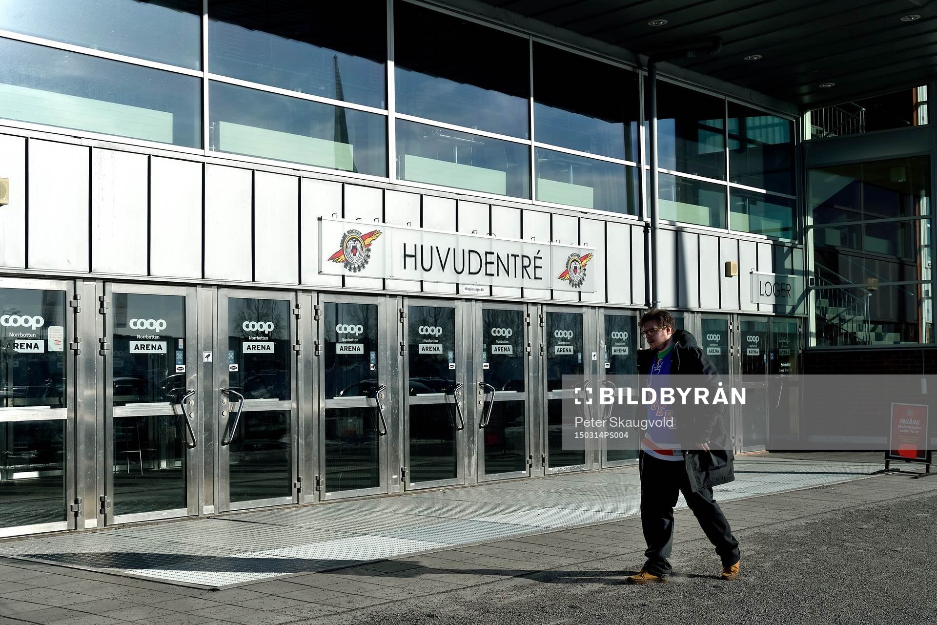 Huvudentrén till Coop Norrbotten Arena innan kvartsfinal
