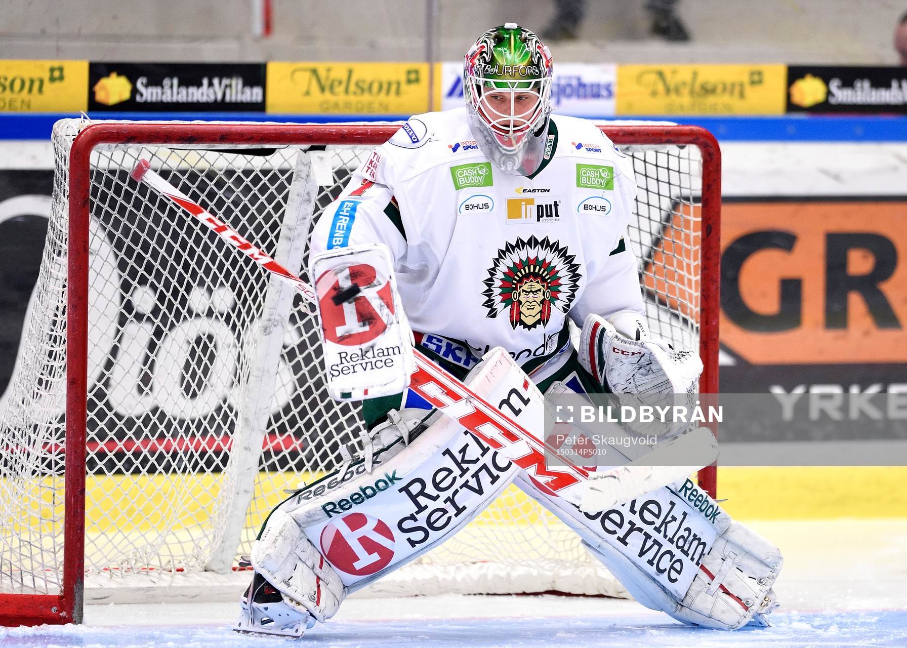 Frölundas målvakt Lars Johansson på uppvärmningen innan