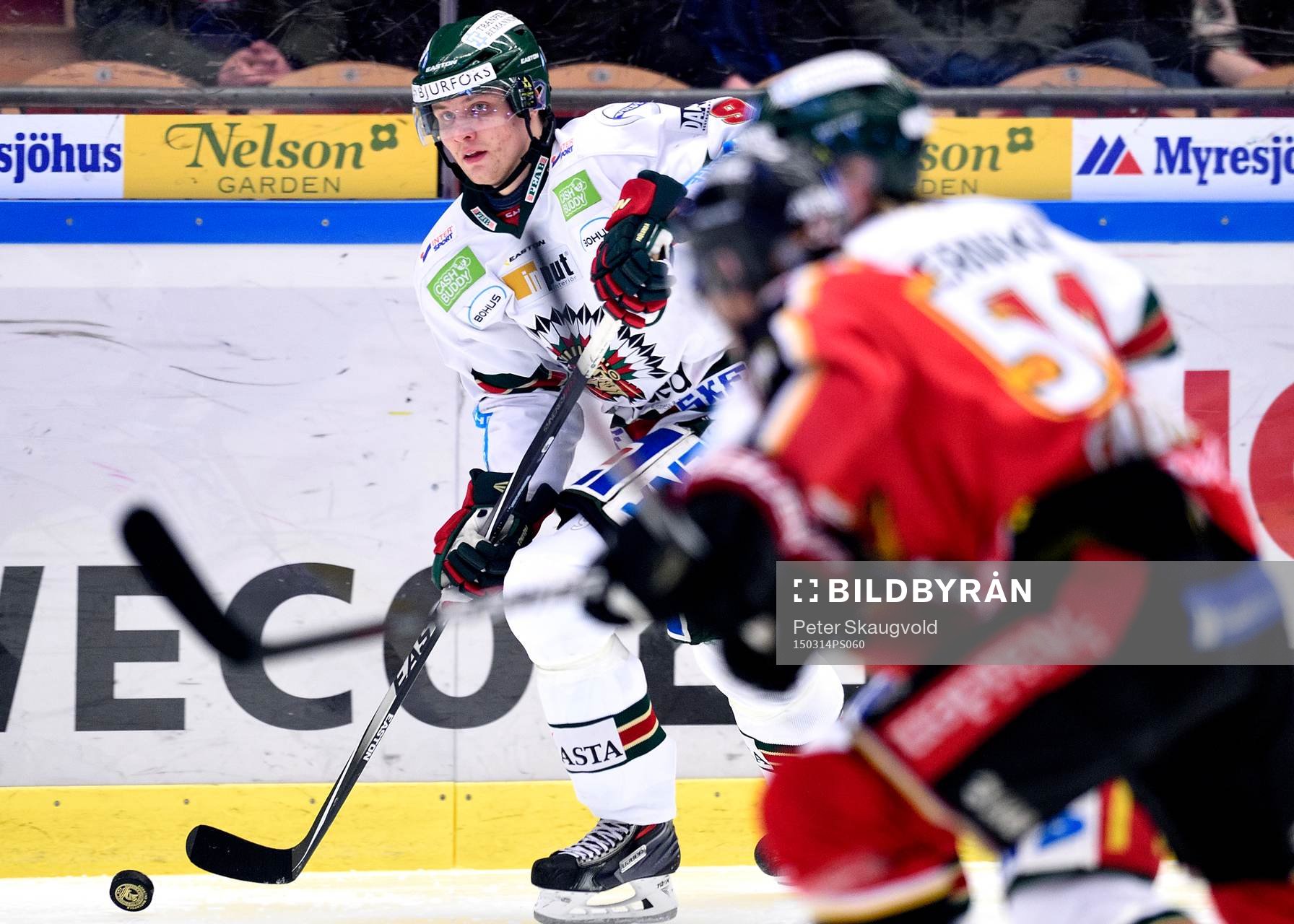 Frölundas Max Görtz med pucken