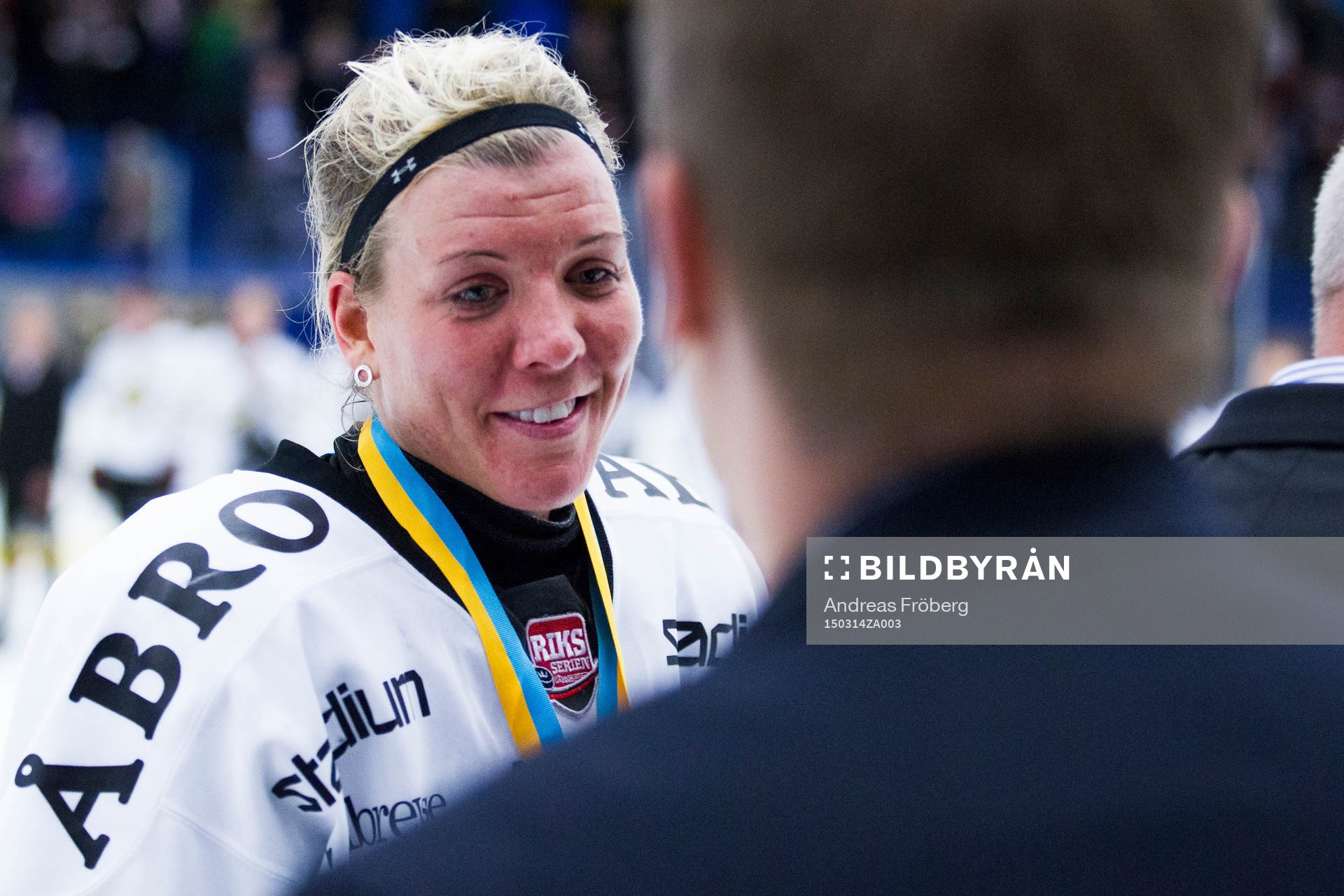 s Helene Martinsen tar emot silvermedaljen