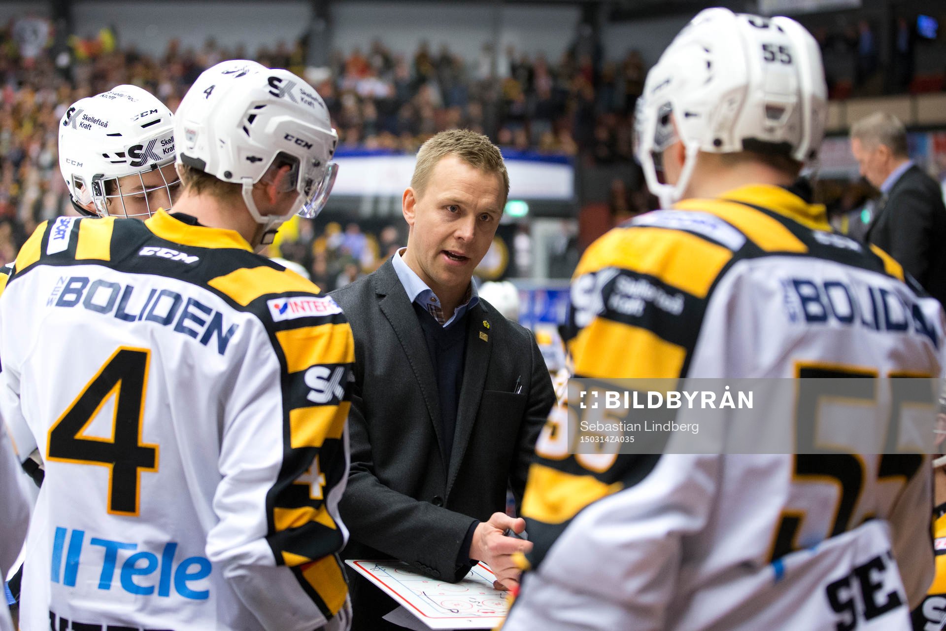 Skellefteås tränare Bert Robertsson coachar sitt lag i