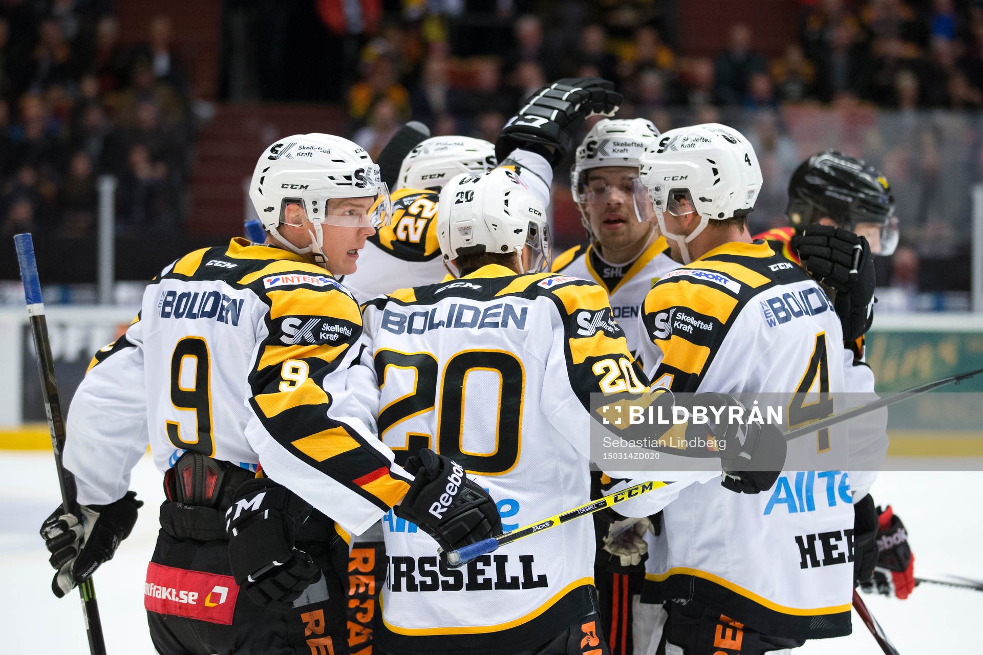 Skellefteå lagkapten Erik Forssell kvitterar till 2-2 och