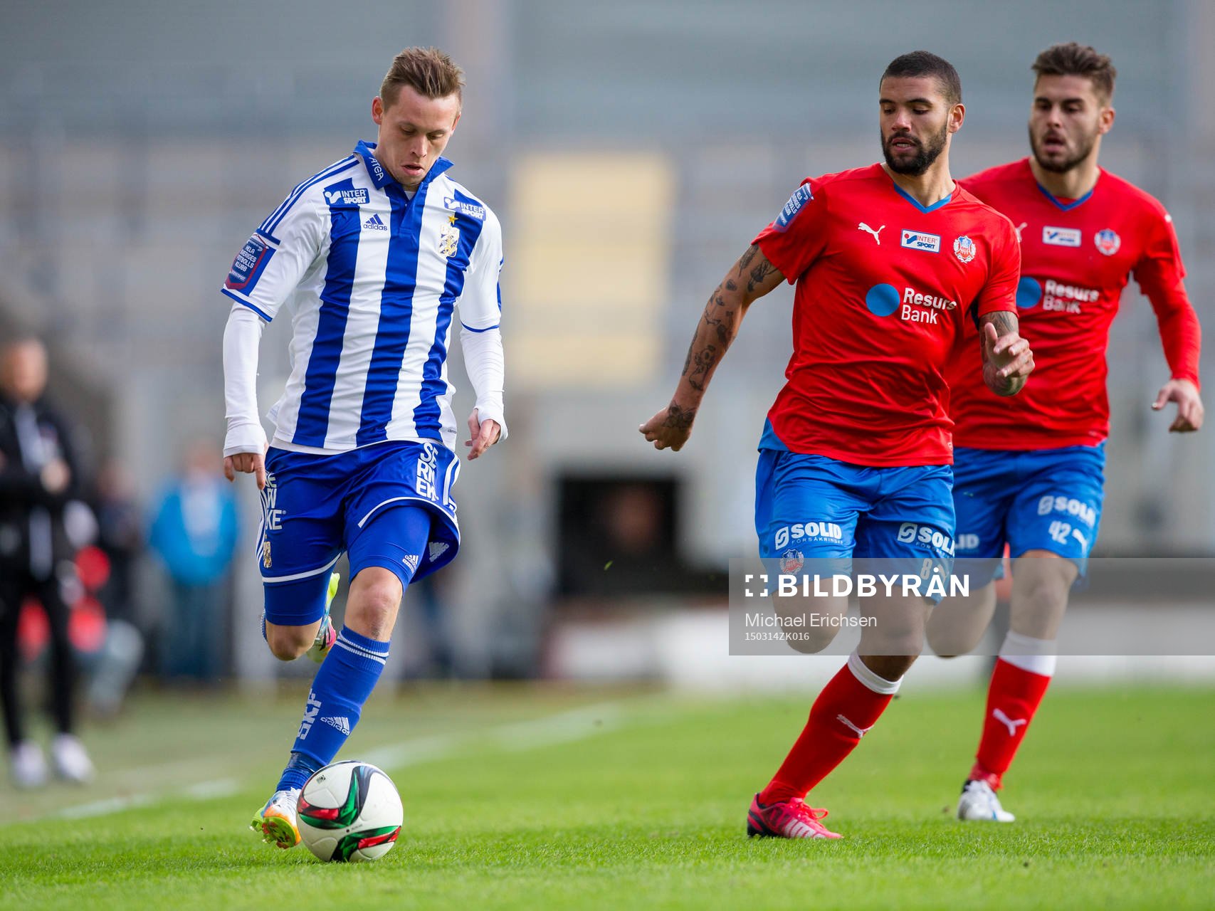 IFK Göteborgs Jakob Ankersen före Helsingborgs Victor