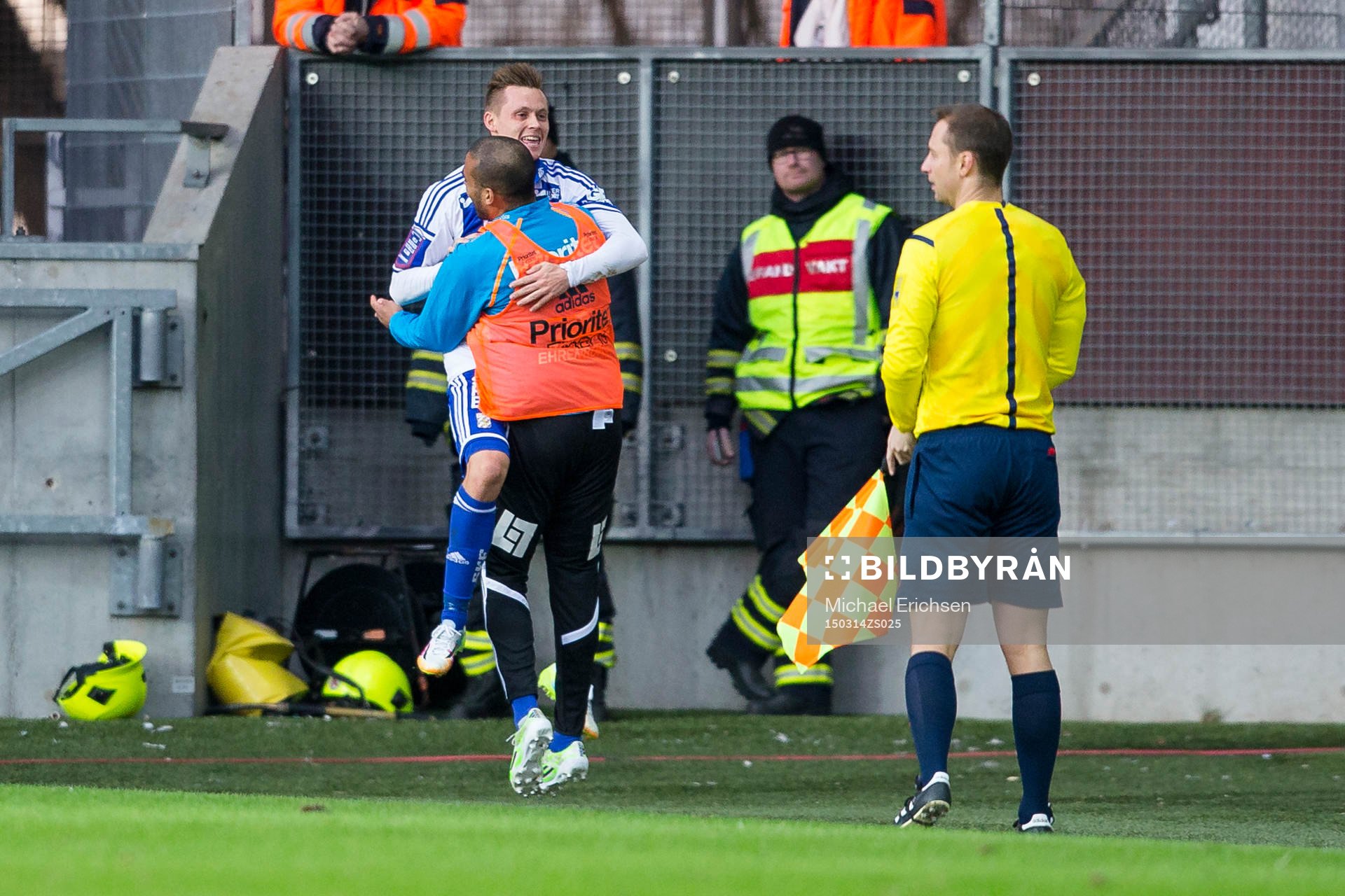 IFK Göteborgs Jakob Ankersen jublar ihop med Haitam