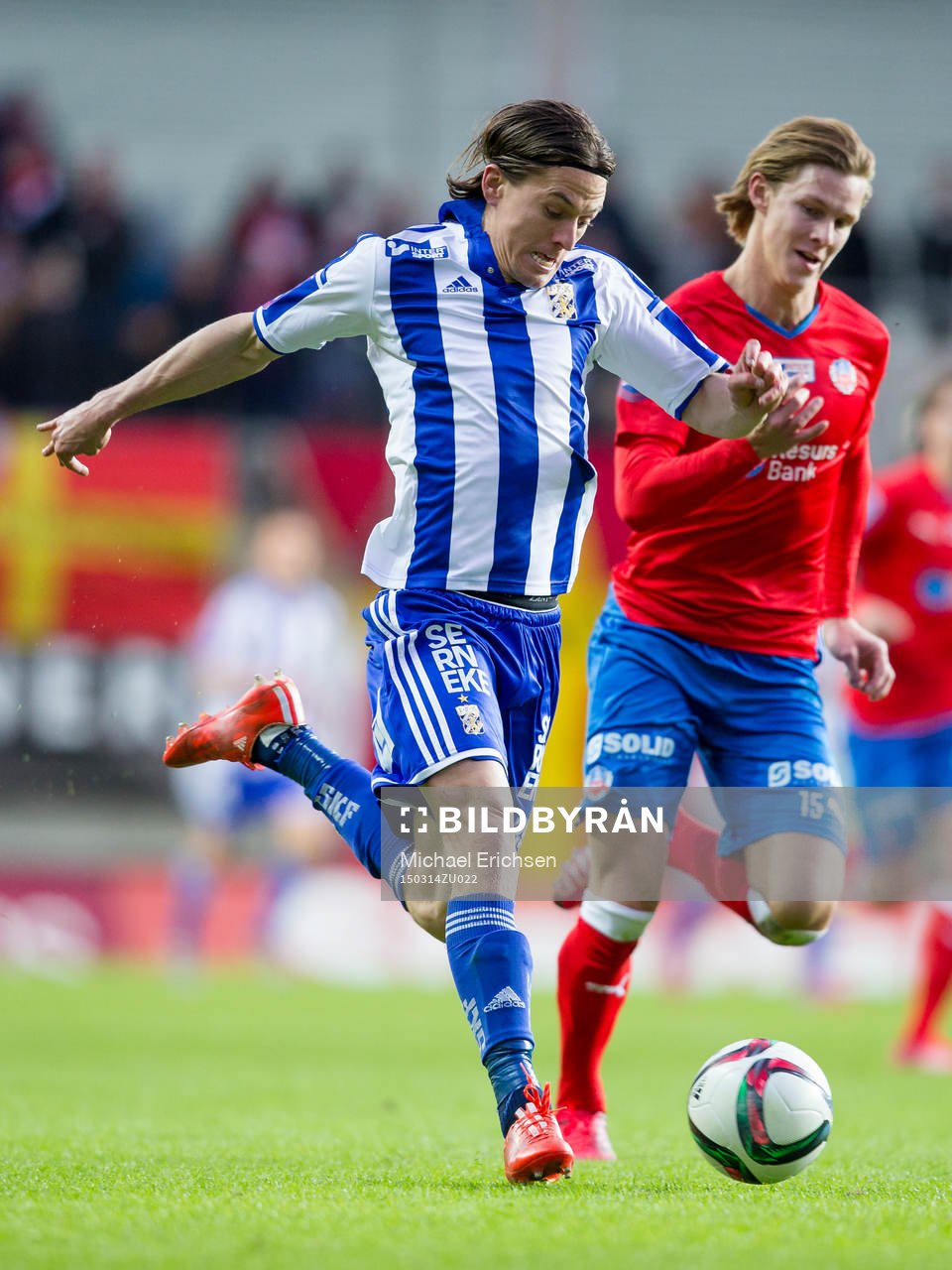 IFK Göteborgs Lasse Vibe före Helsingborgs Emil Krafth