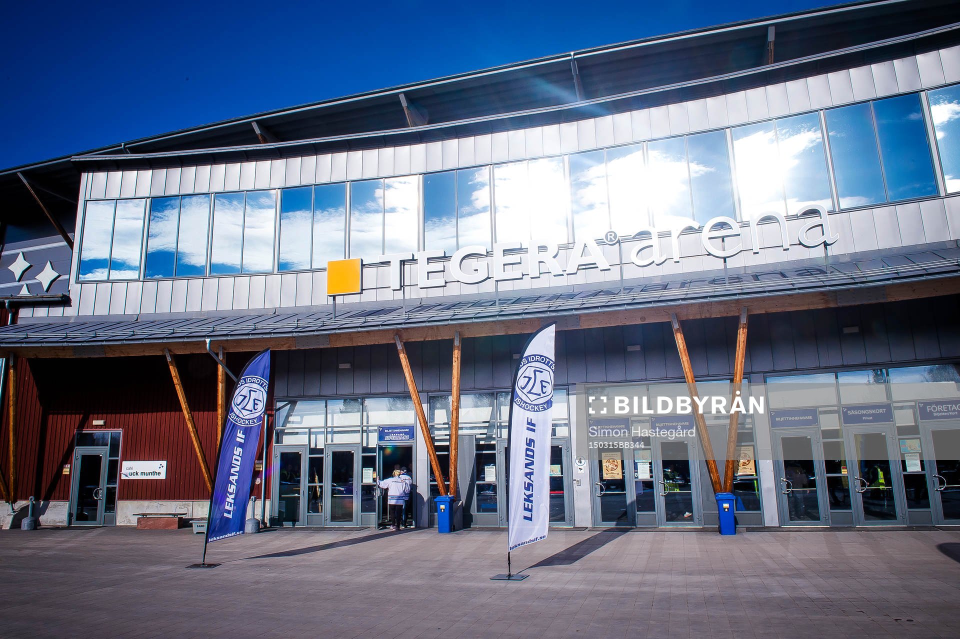 Exteriör på Tegera Arena före ishockeymatchen i kvalet