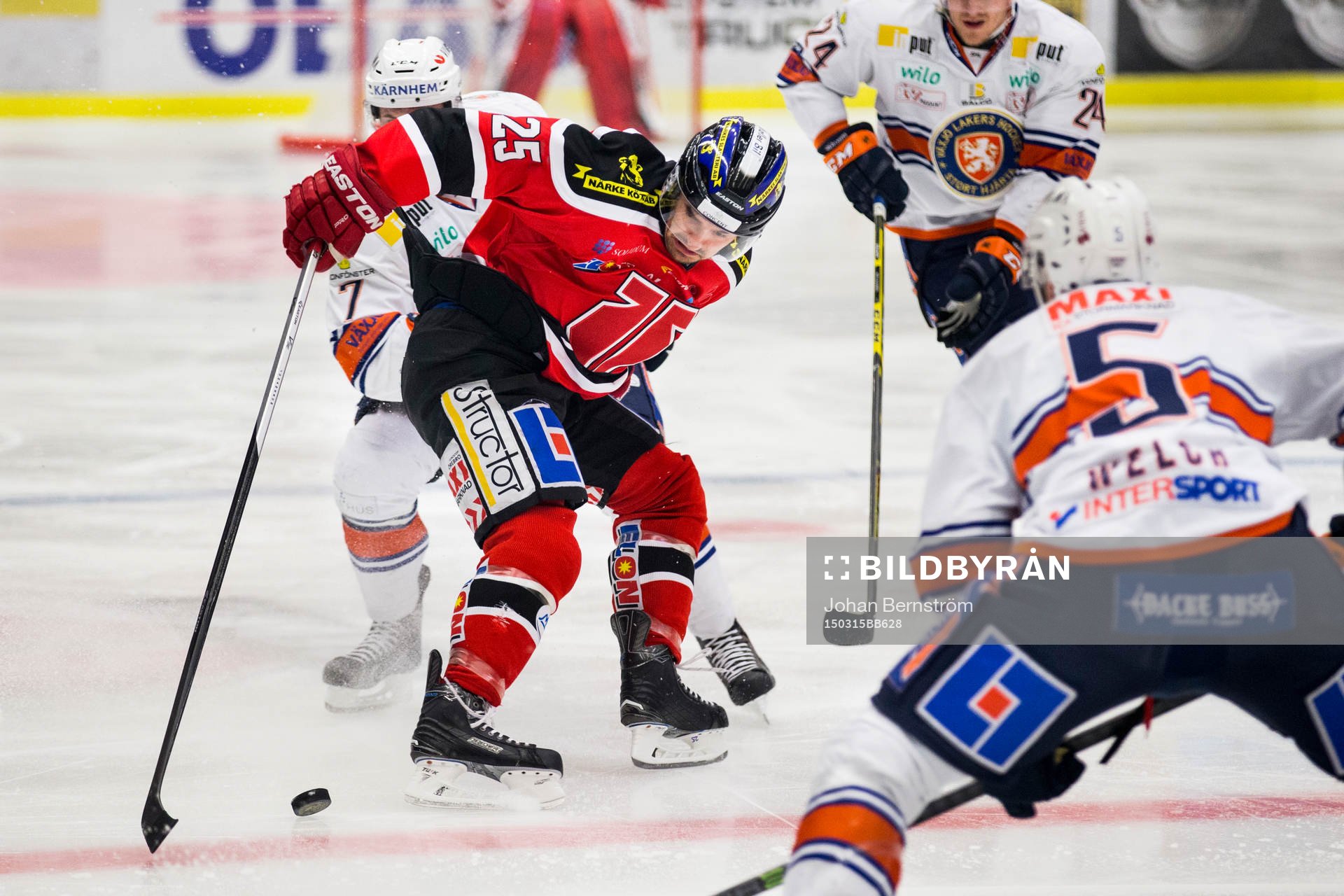 Örebros Martin Johansson med pucken