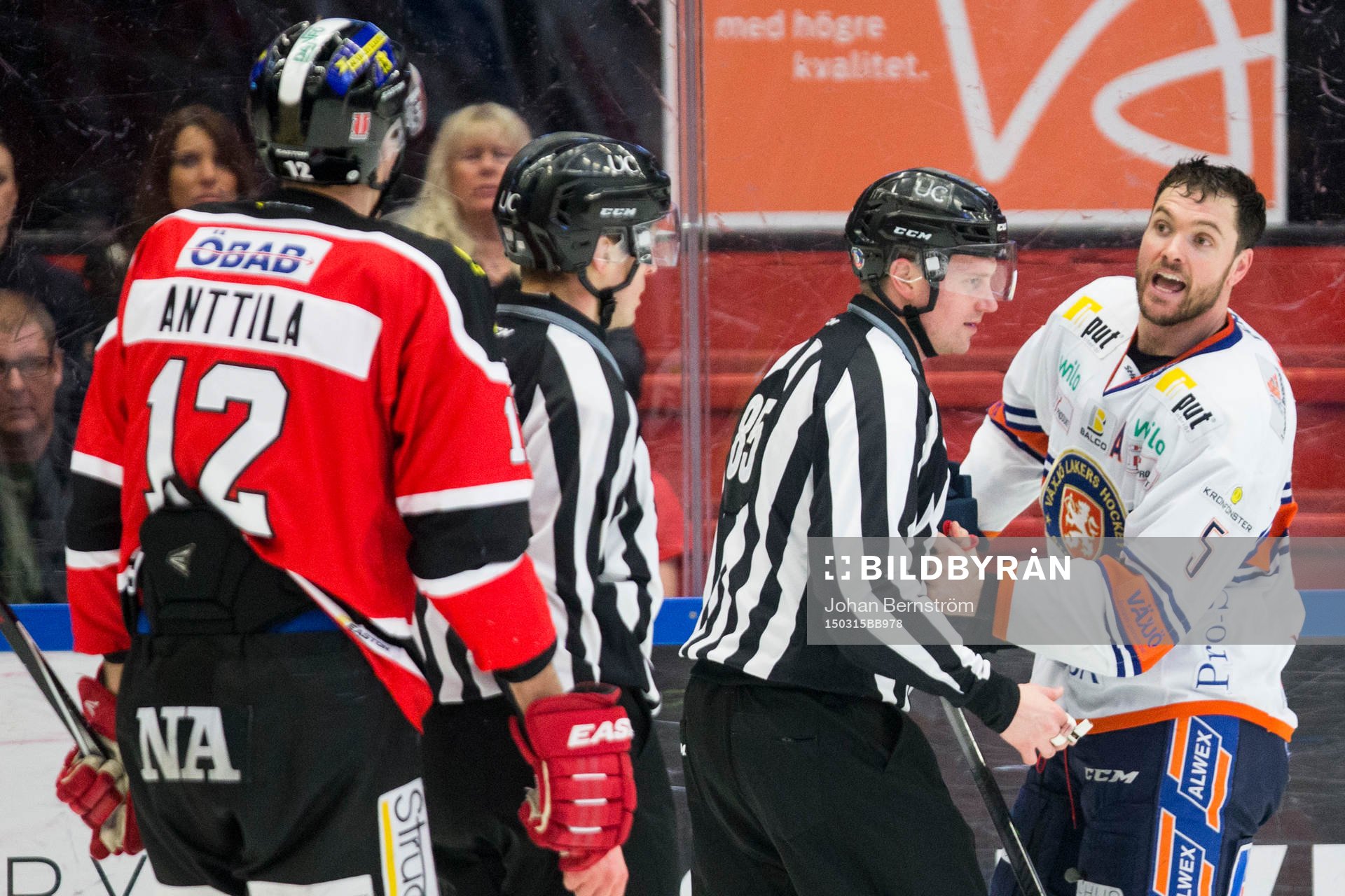 Växjös Noah Welch i en het ordväxling med Örebros Marko