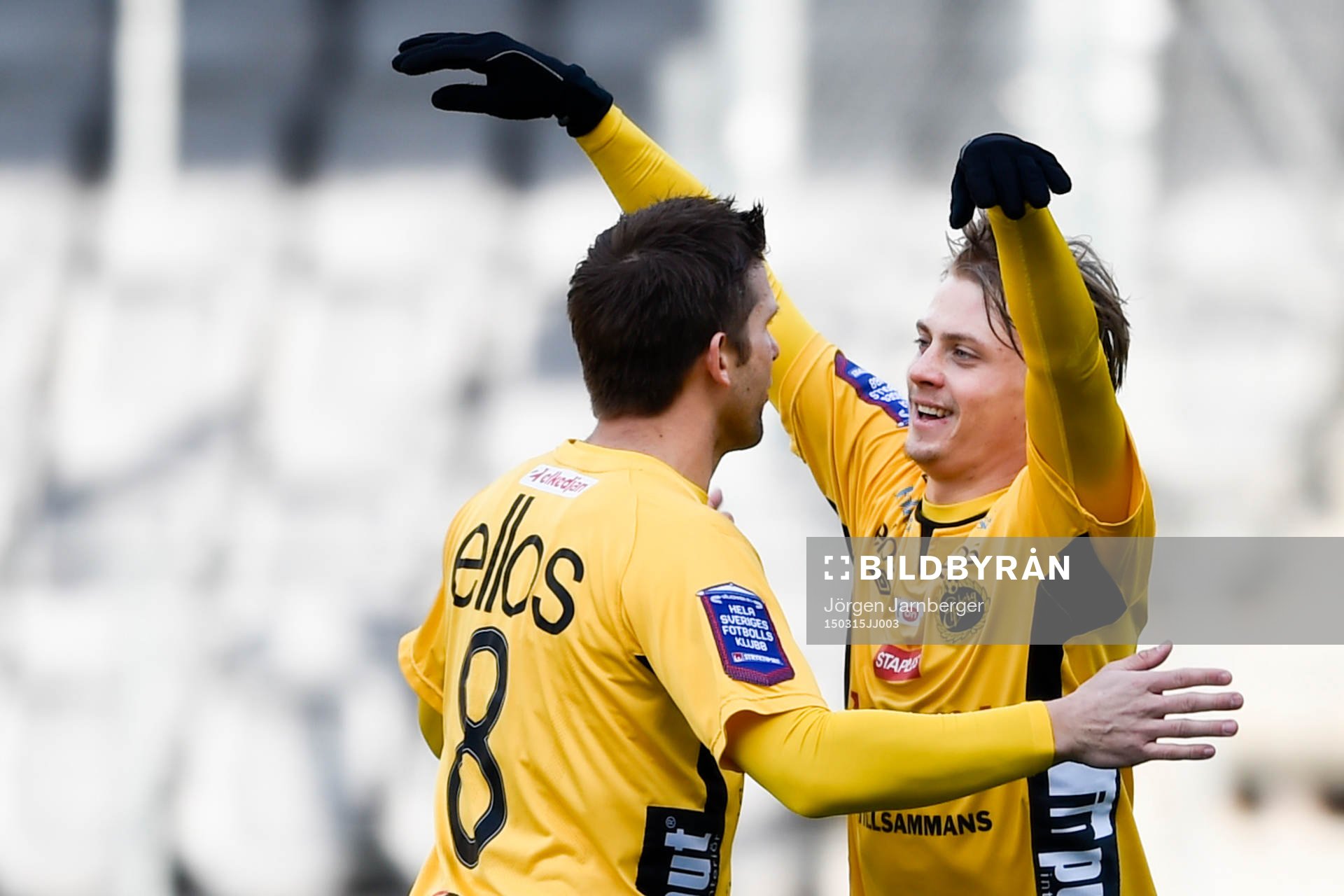Elfsborgs Simon Hedlund (th) jublar med Anders Svensson (tv)