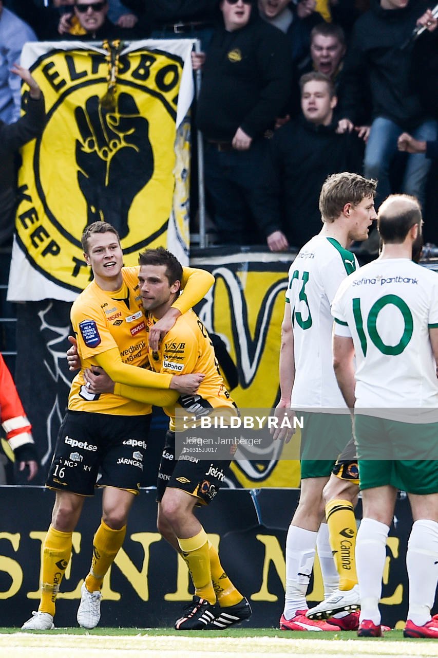 Elfsborgs Viktor Claesson (tv) kramar om Anders Svensson