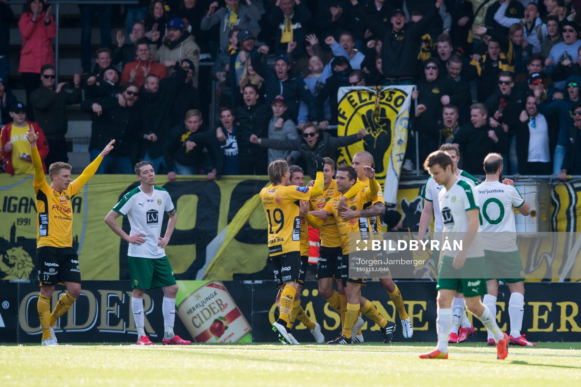Elfsborgs Anders Svensson gör 2-0 och jublar medan