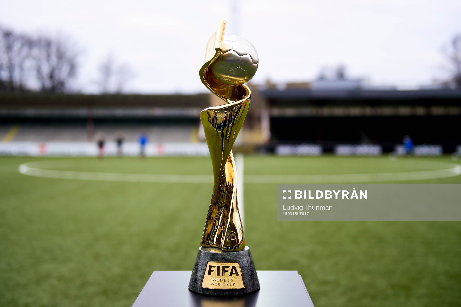VM-pokalen för dam fotbolls-vm på plats under fotbollsmatchen i Supercupen mellan FC Rosengård och Linköping den 15 mars 2015 i Malmö. 