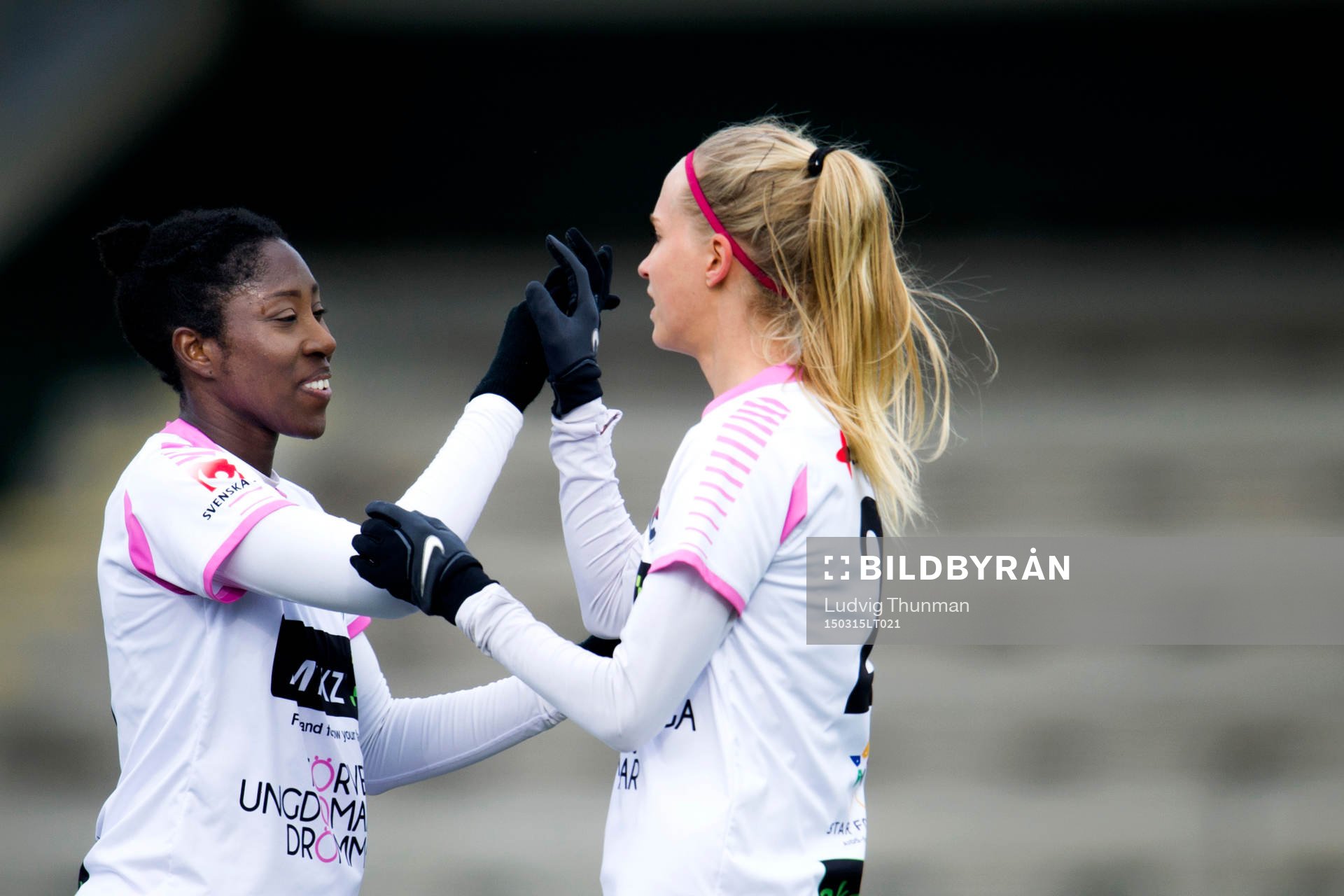 Rosengårds Anita Asante och Line Röddik Hansen firar