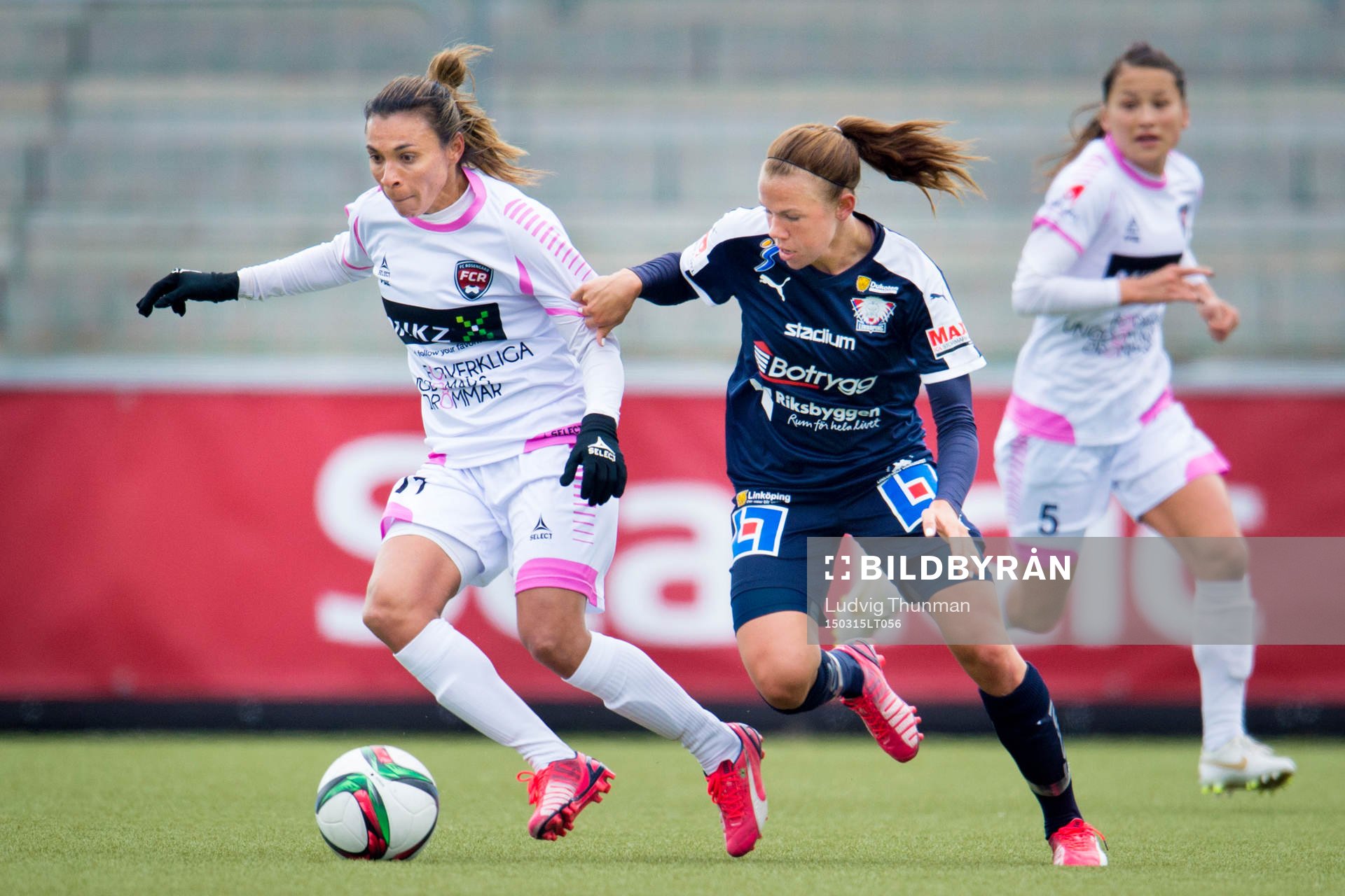 Rosengårds Marta Viera Da Silva och Linköpings Jessica Samuelsson under fotbollsmatchen i Supercupen mellan FC Rosengård och Linköping den 15 mars 2015 i Malmö.