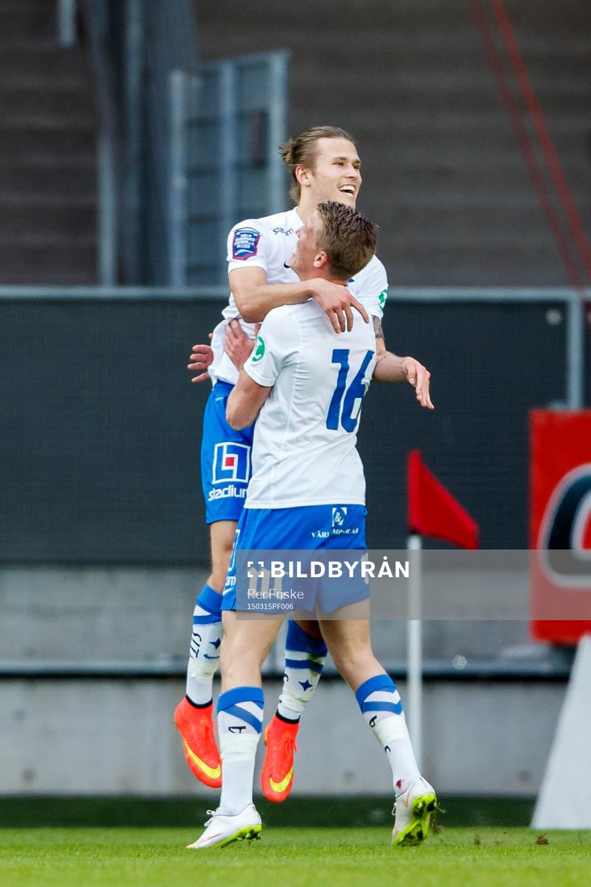 Norrköpings Arnor Traustason och Joel Enarsson jublar