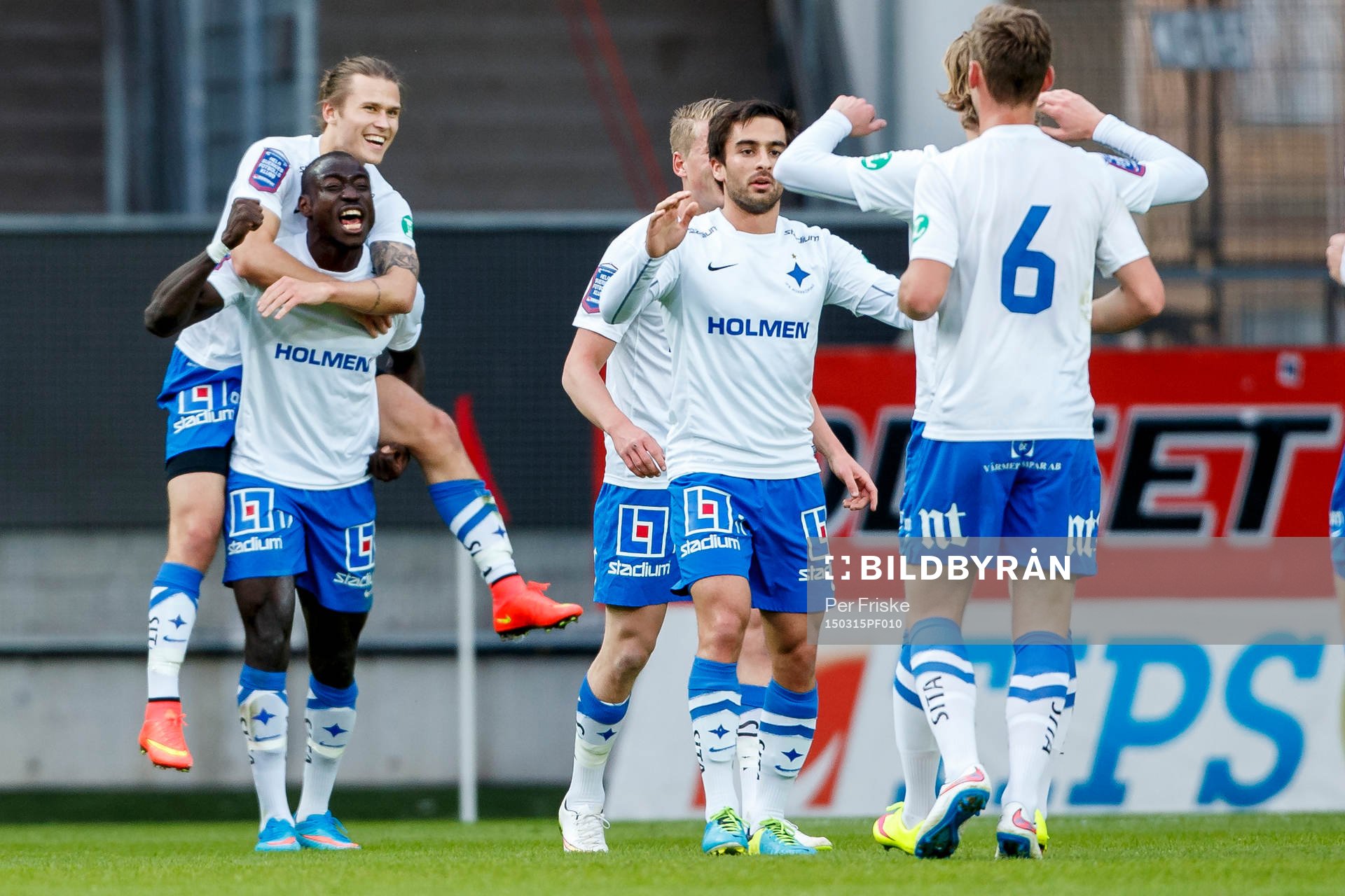 Norrköpings Arnor Traustason och Alhaji Kamara (v) jublar