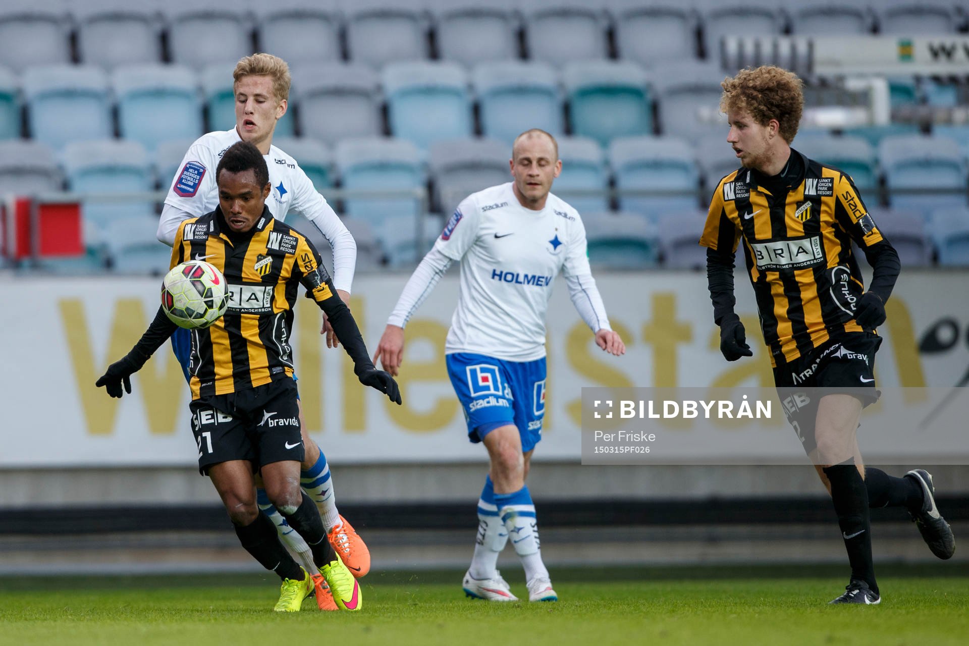 Häckens Nasiru Mohammed med bollen