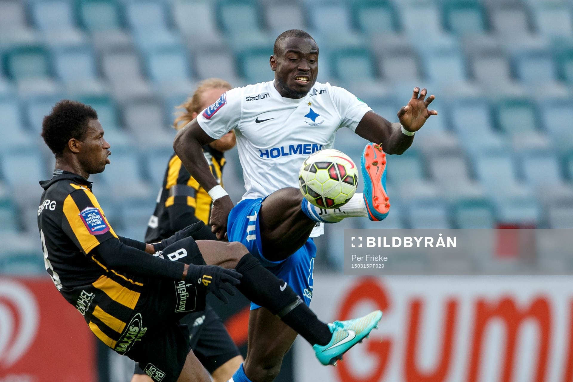 Häckens Mohammed Abubakari  och Norrköpings Alhaji Kamara