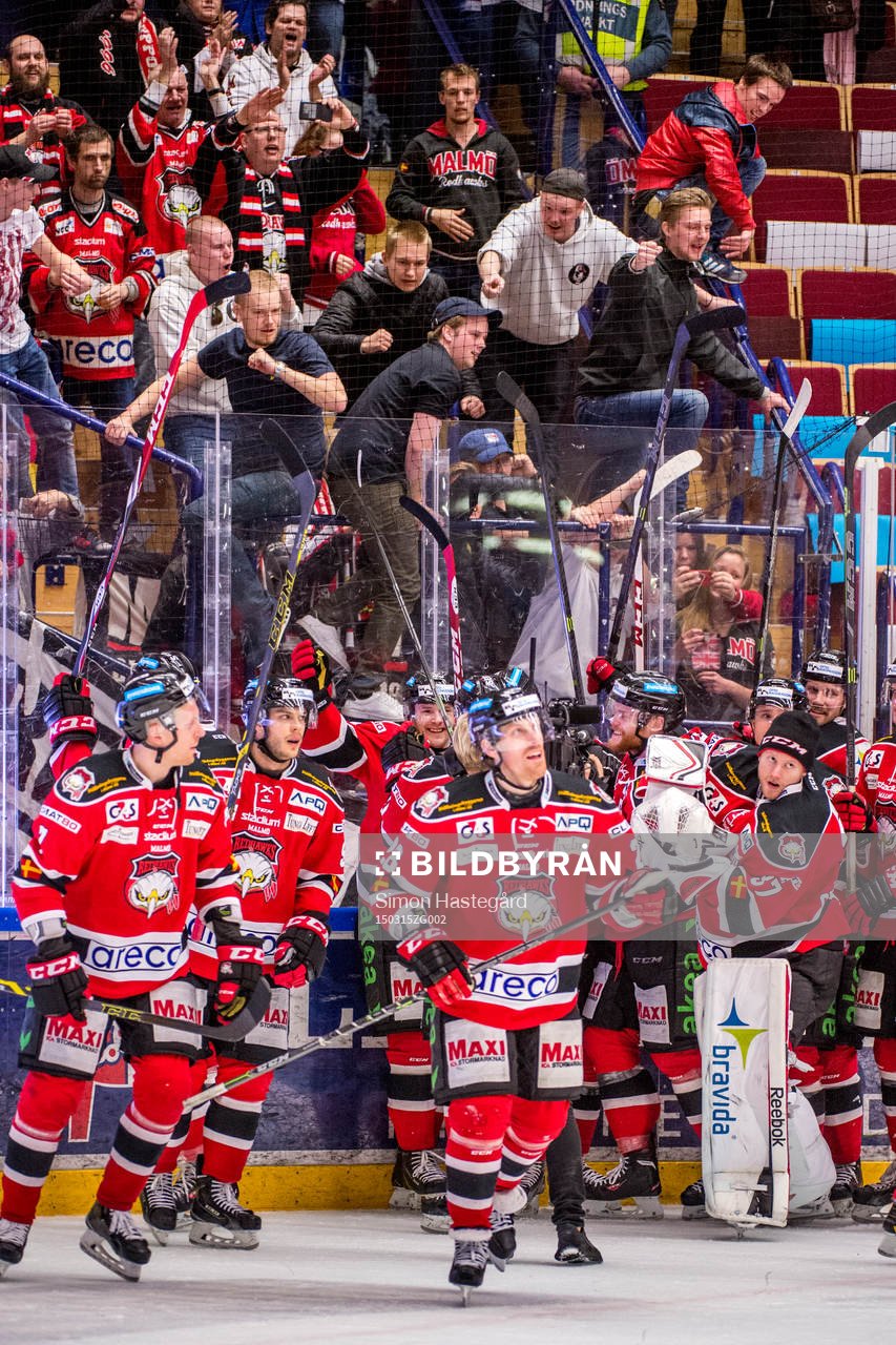 Malmö Redhawks spelare och supportrar jublar