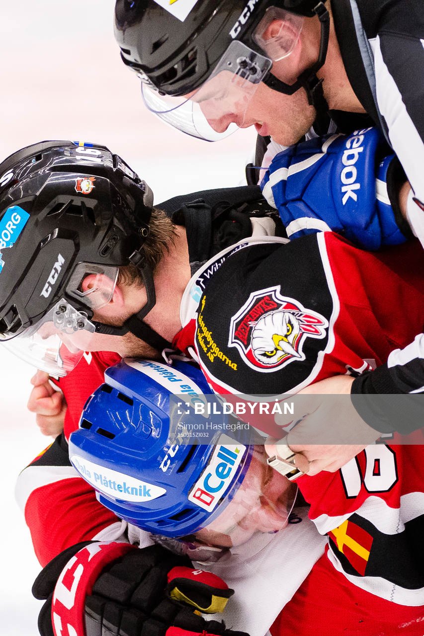 Malmö Redhawks Magnus Häggström bråkar med  Leksands