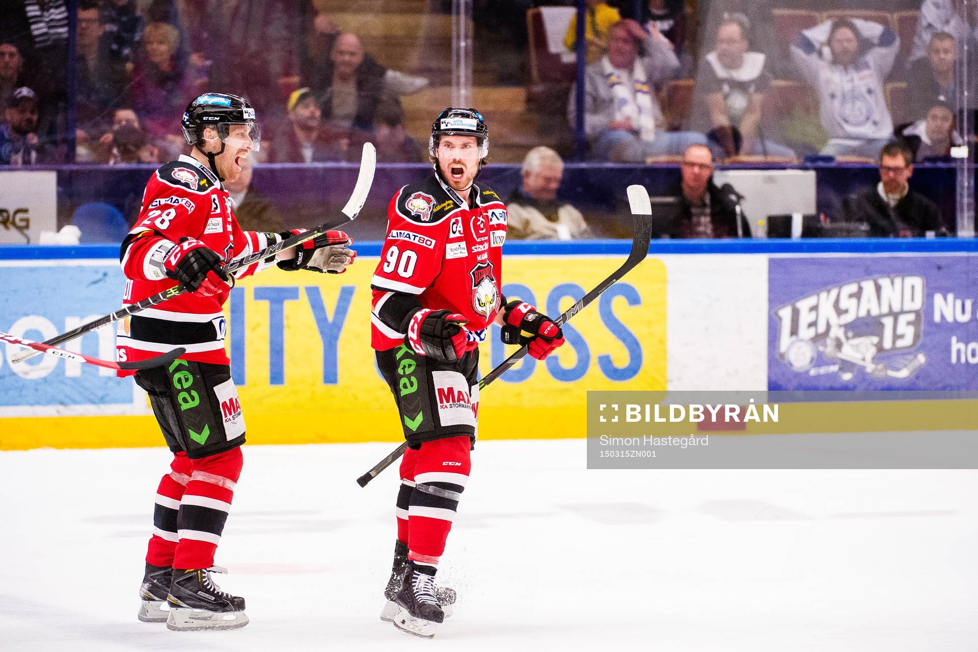 Malmö Redhawks Jens Olsson och Mattias Persson jublar