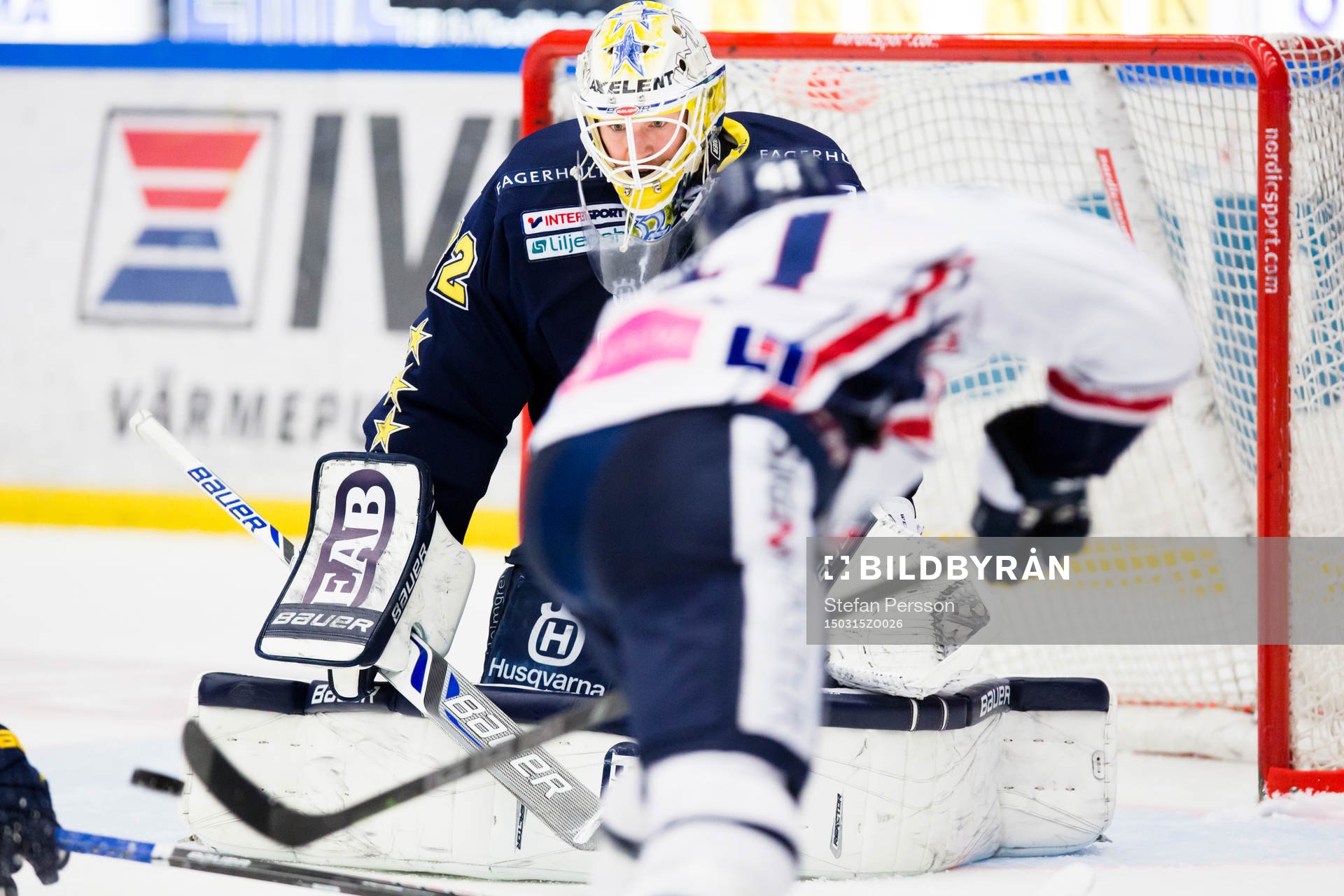 s målvakt Gustaf Wesslau räddar