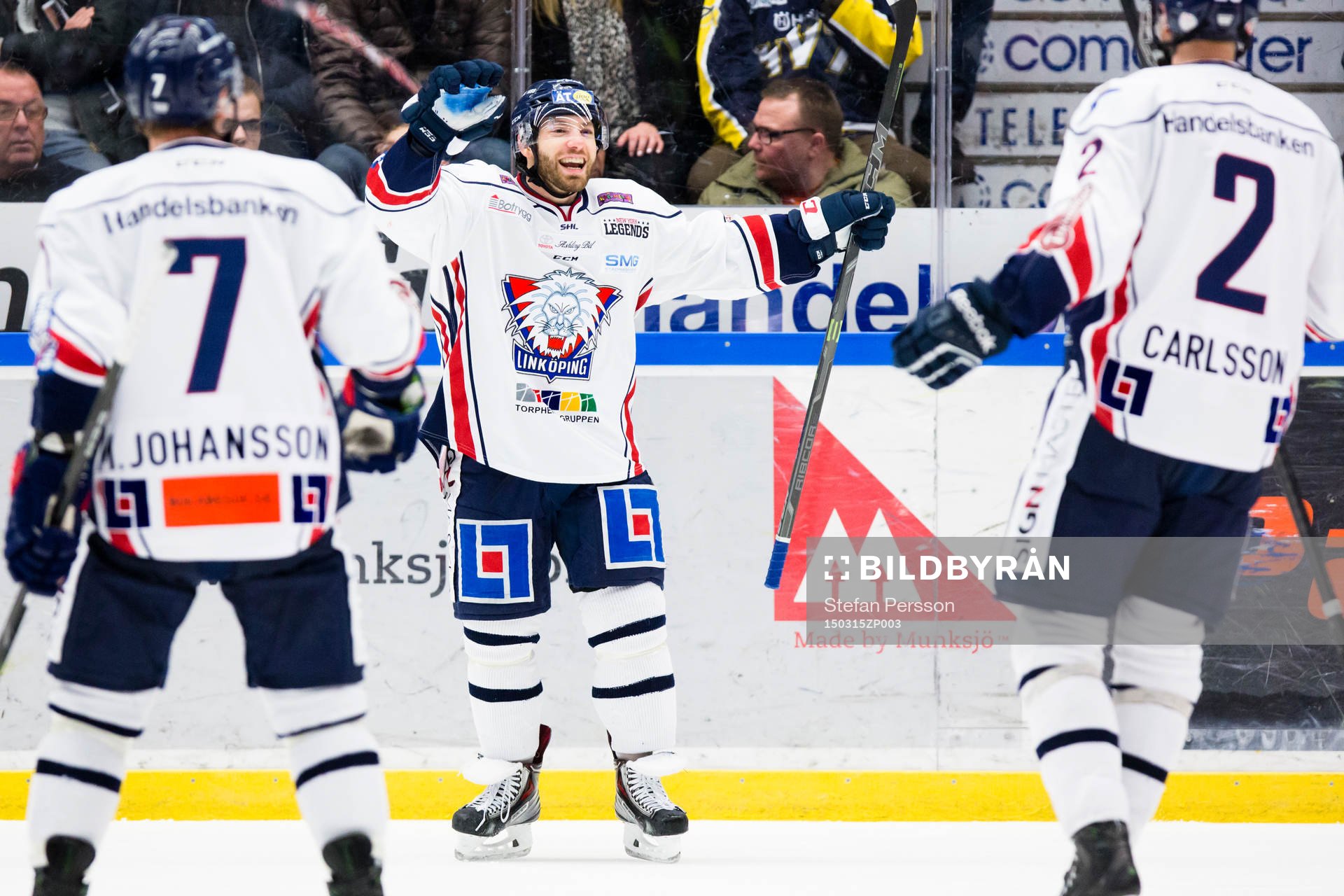 Linköpings Jacob Micflikier (i) jublar