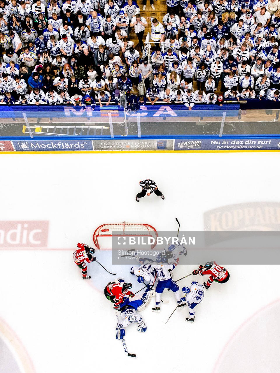 Rörig sekvens framför Leksands målvakt Oscar Alsenfelt