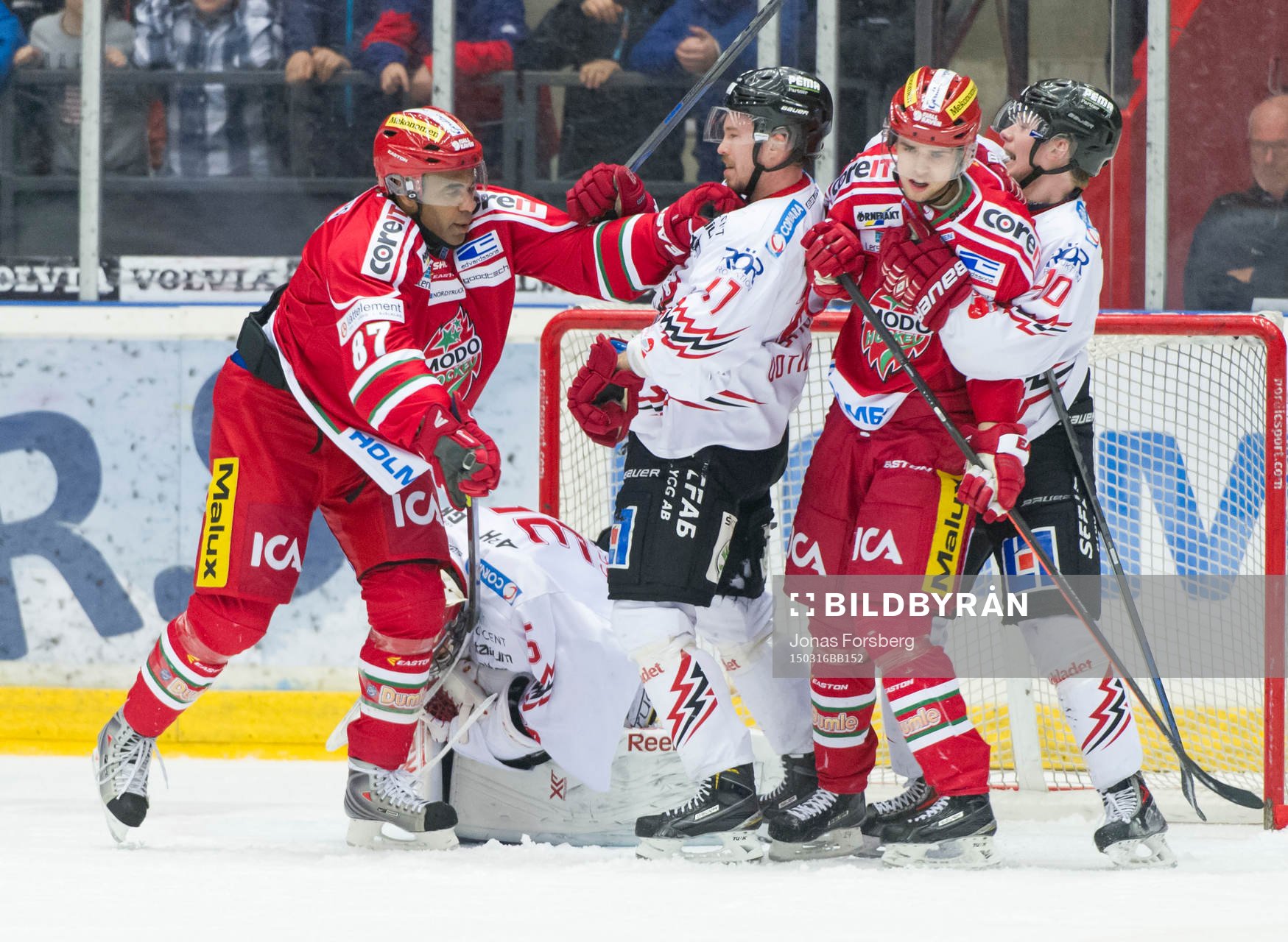 Modos Donald Brashear och Vita Hästens Viktor Amnér och