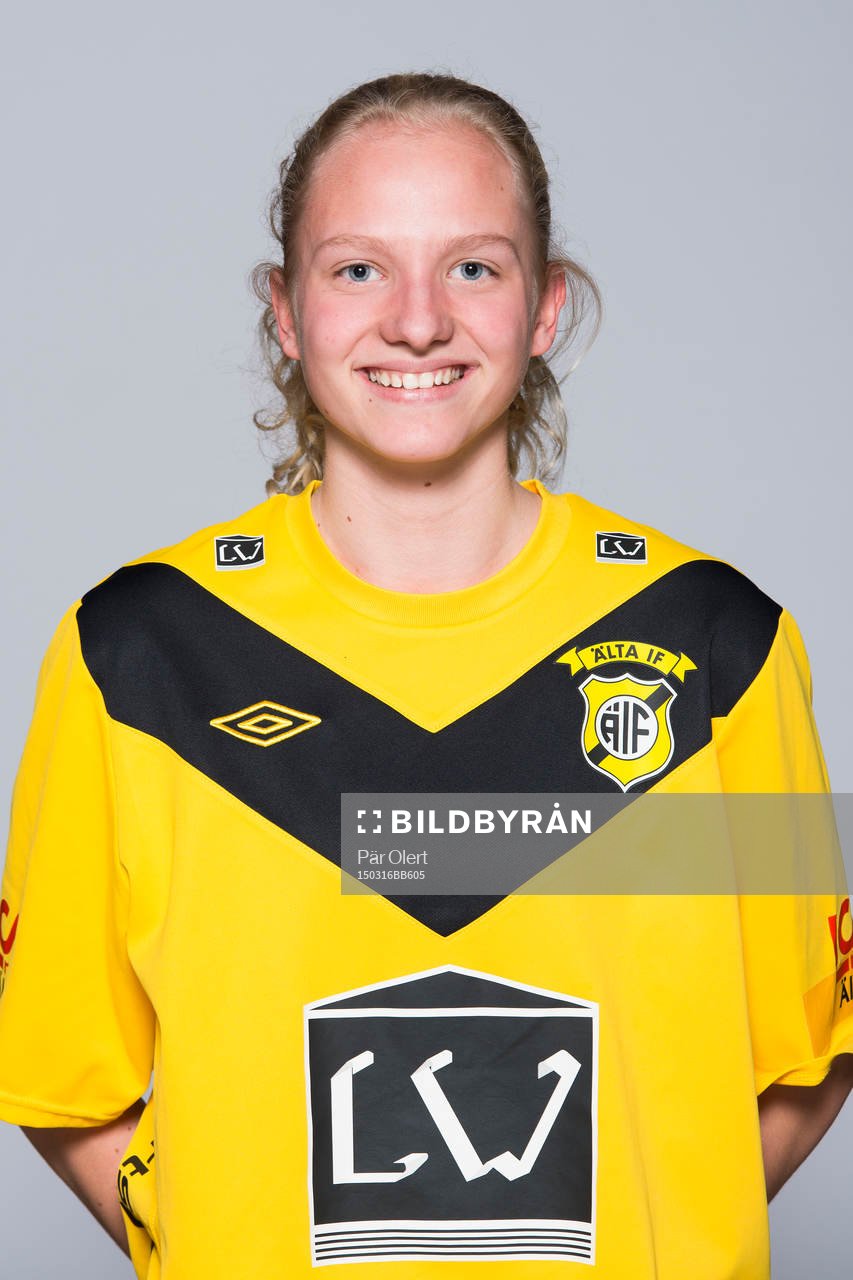 Astrid Larsson, Älta