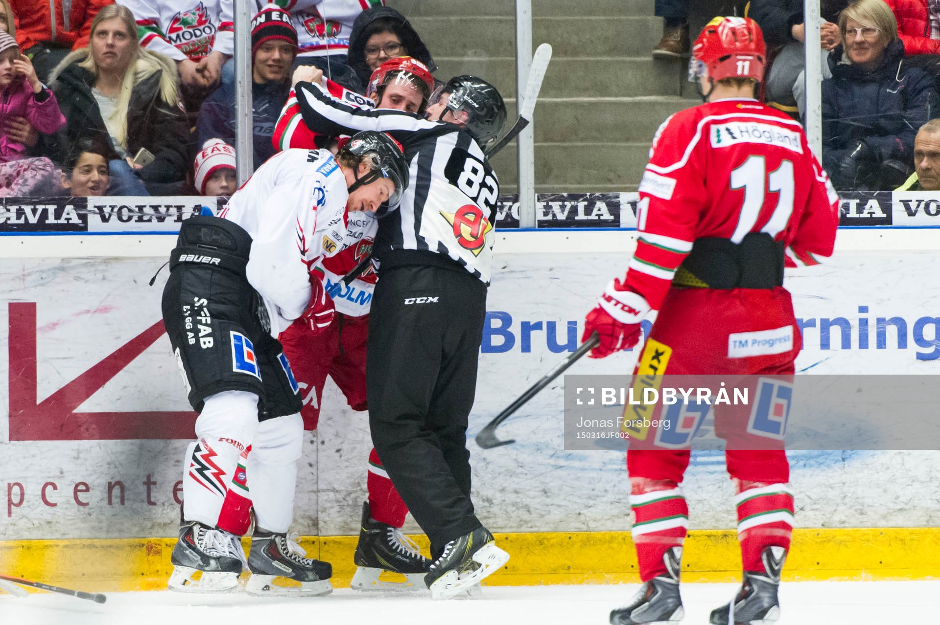 Modos Simon Önerud och Oscar Hedman sam Linjedomare Anders