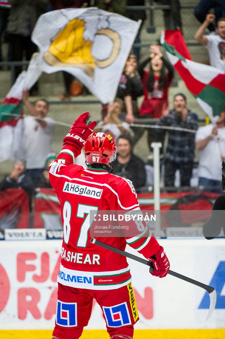 Modos Donald Brashear vinkar till fansen