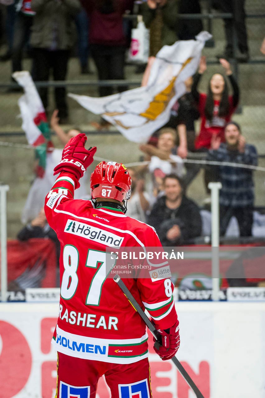 Modos Donald Brashear vinkar till fansen
