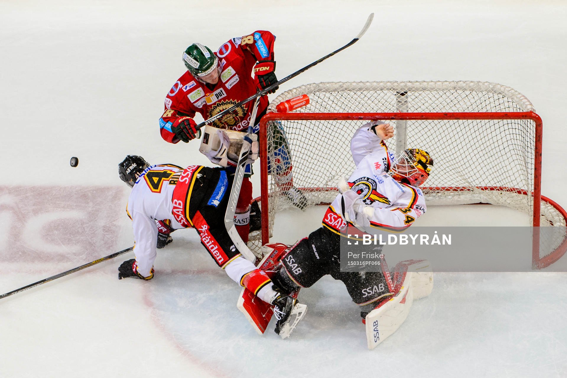 Luleås Chad Billins och Frölundas Andreas Johnson krockar