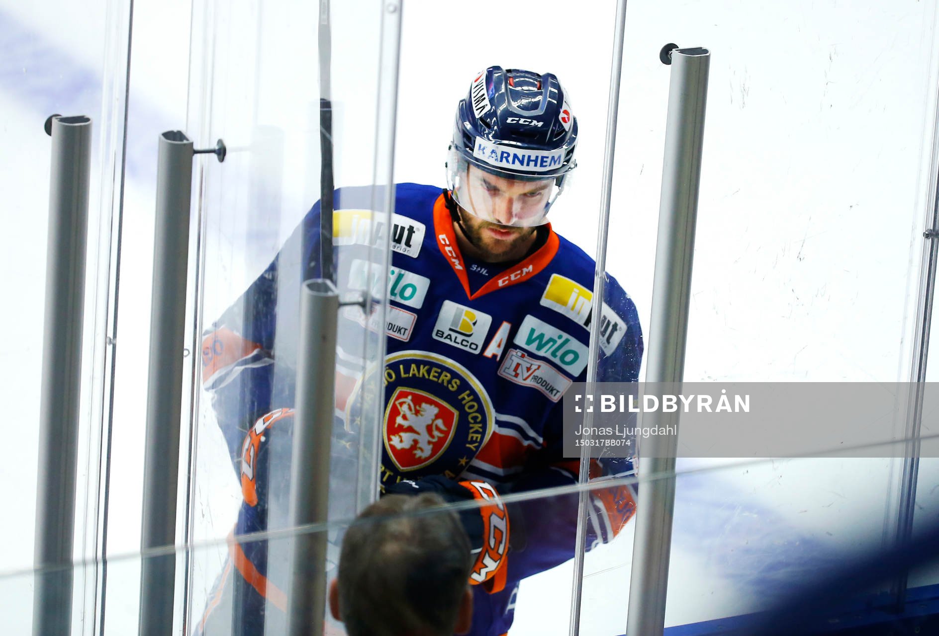 Växjös Noah Welch på väg in i utvisningsbåset