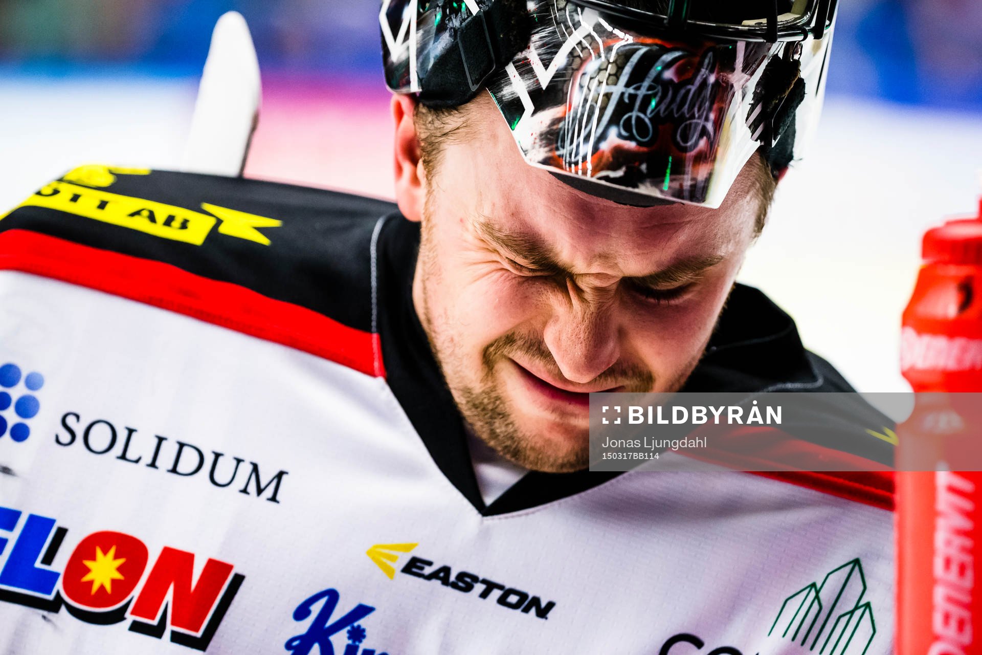 Örebros målvakt Julius Hudacek gör en grimas