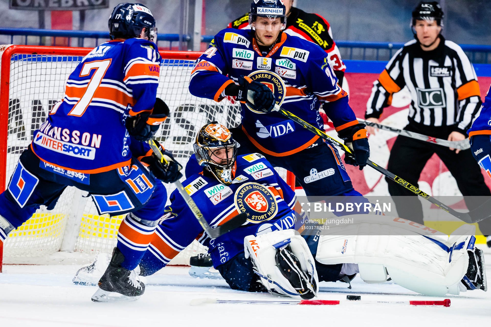 Växjös Alexander Johansson och Jani Lajunen hjälper