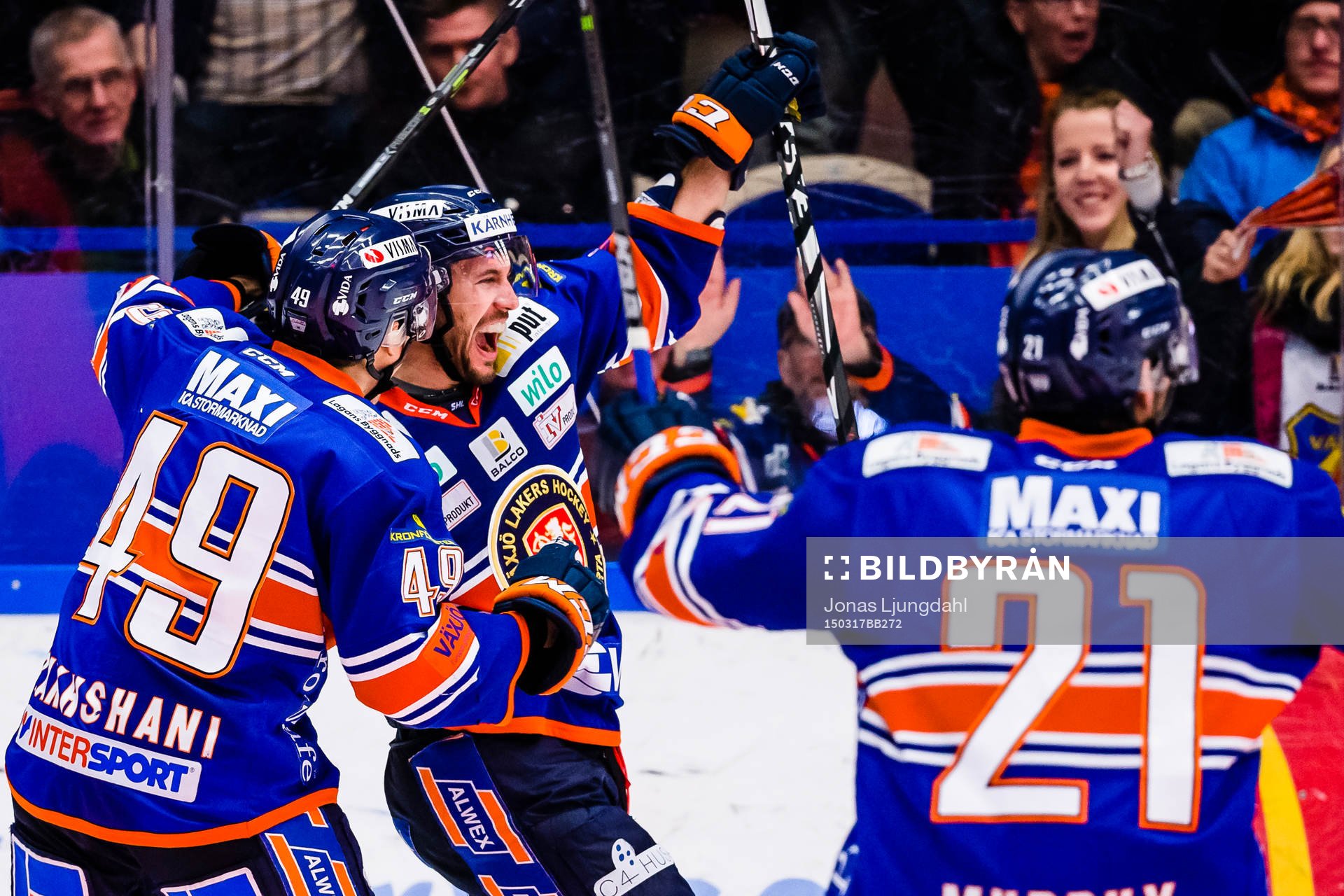 Växjös Jeff Tambellini firars av Rhett Rakhshani och Cory